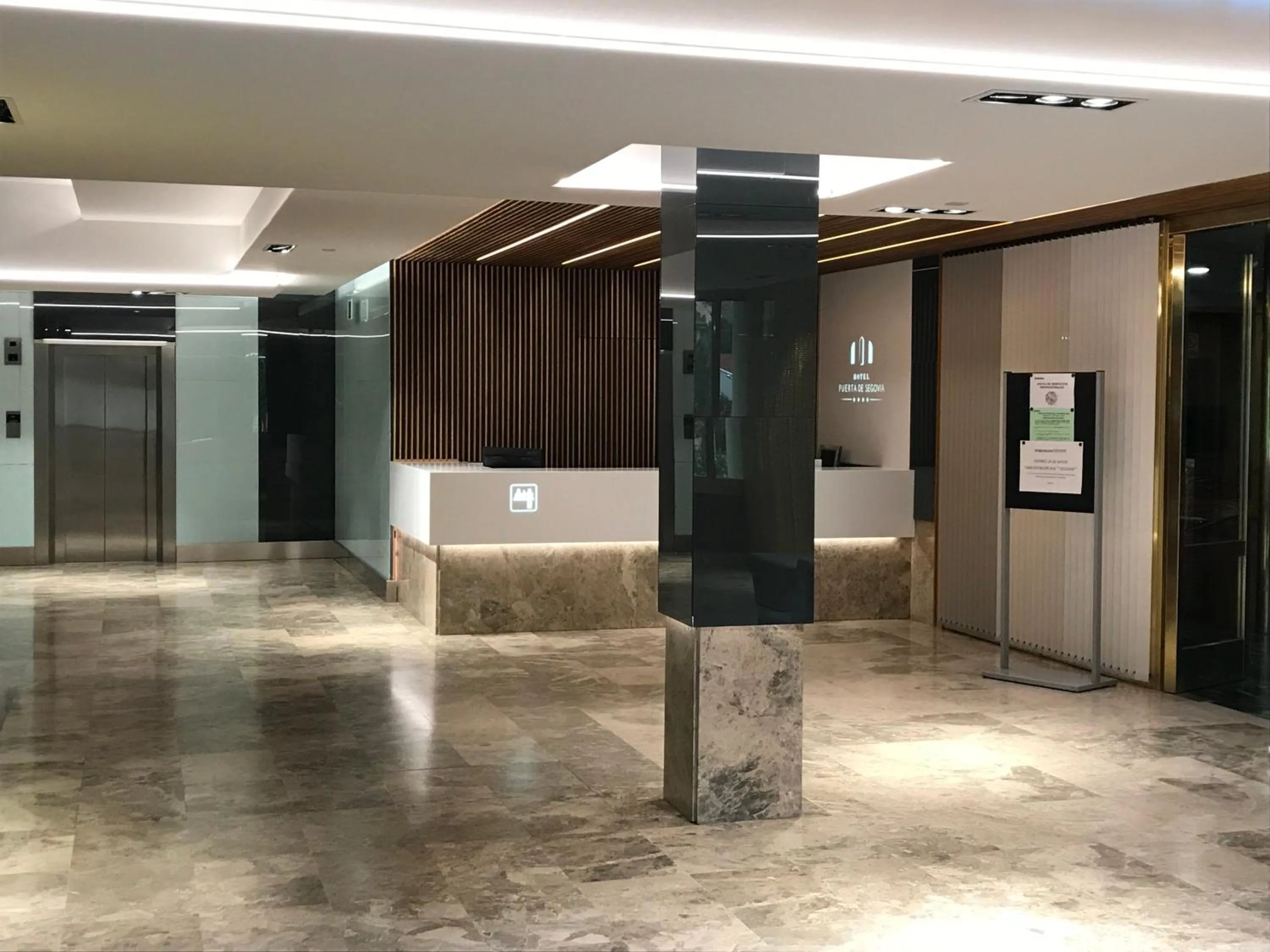 Lobby or reception in Puerta de Segovia