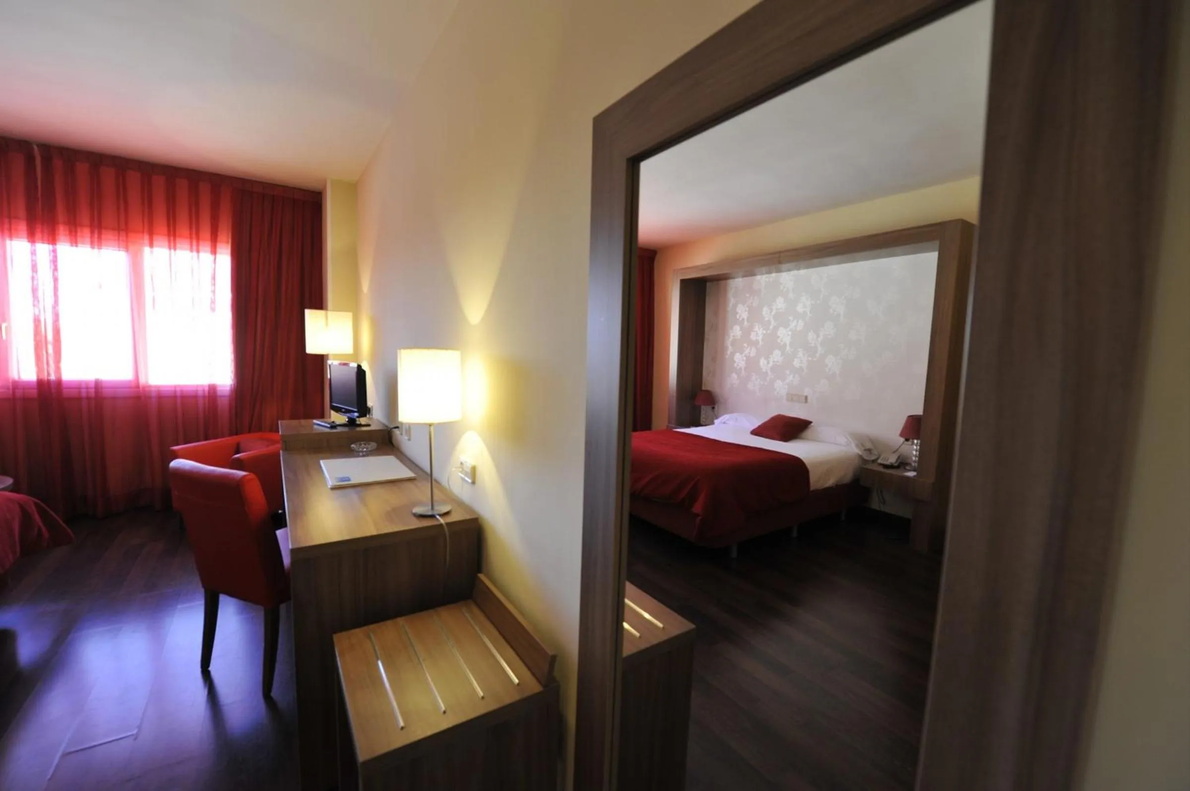 Photo of the whole room, Bed in Puerta de Segovia