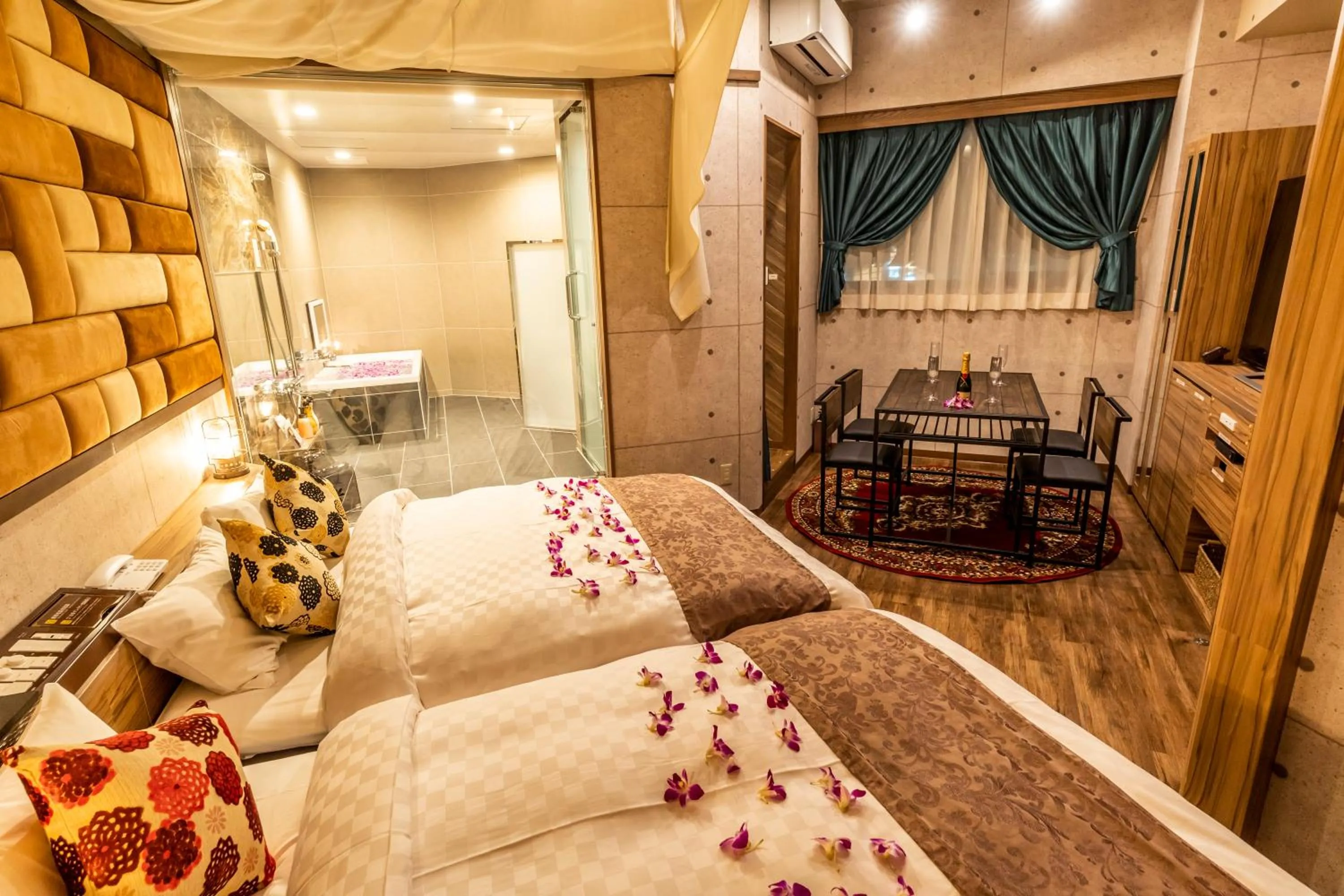 Royal Two Queen Beds Room in Hotel Bali An Resort Shinjuku Forest