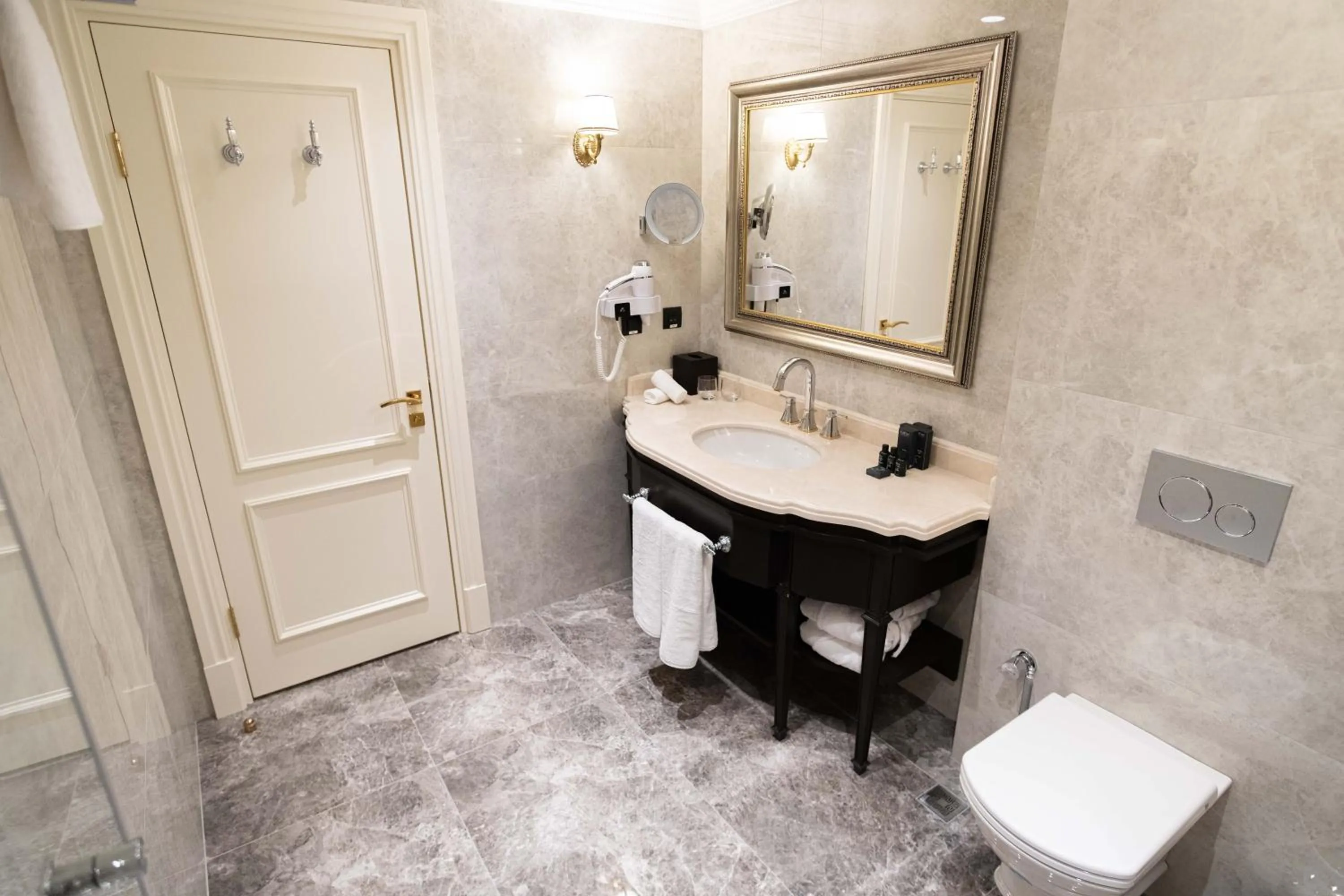 Toilet in Dekalb Hotel