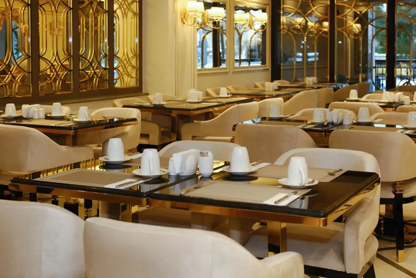 Restaurant/places to eat in Dekalb Hotel