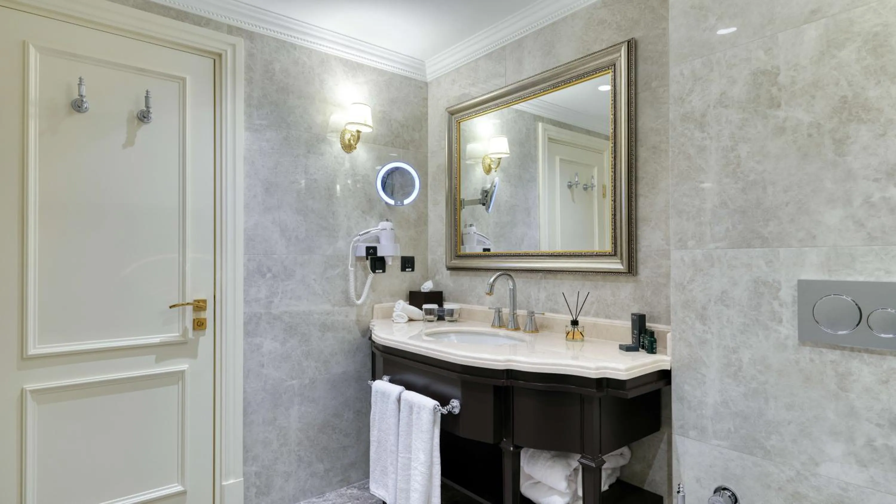 Bathroom in Dekalb Hotel