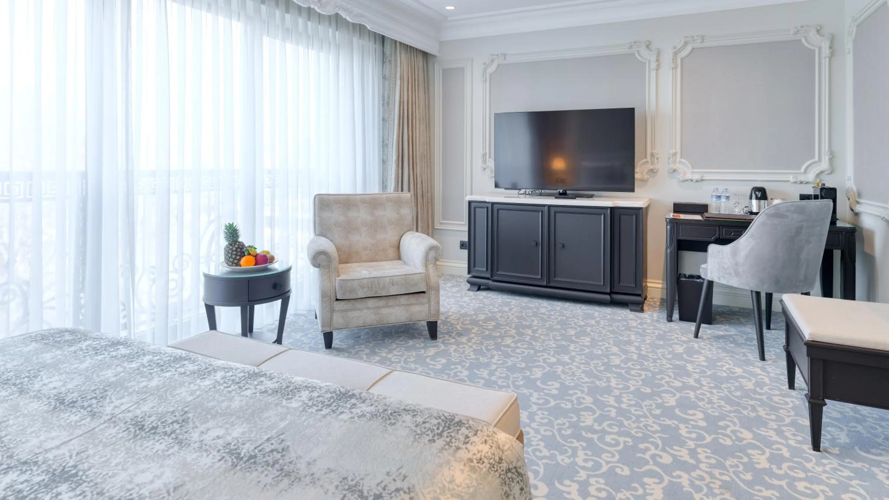 TV and multimedia in Dekalb Hotel