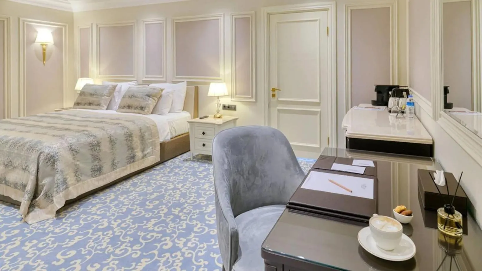 View (from property/room), Bed in Dekalb Hotel