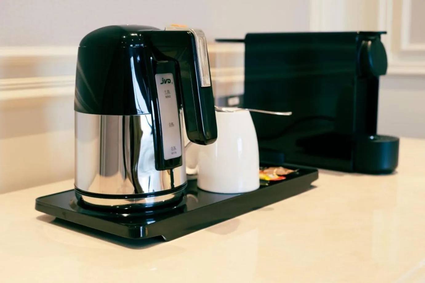 Coffee/tea facilities in Dekalb Hotel