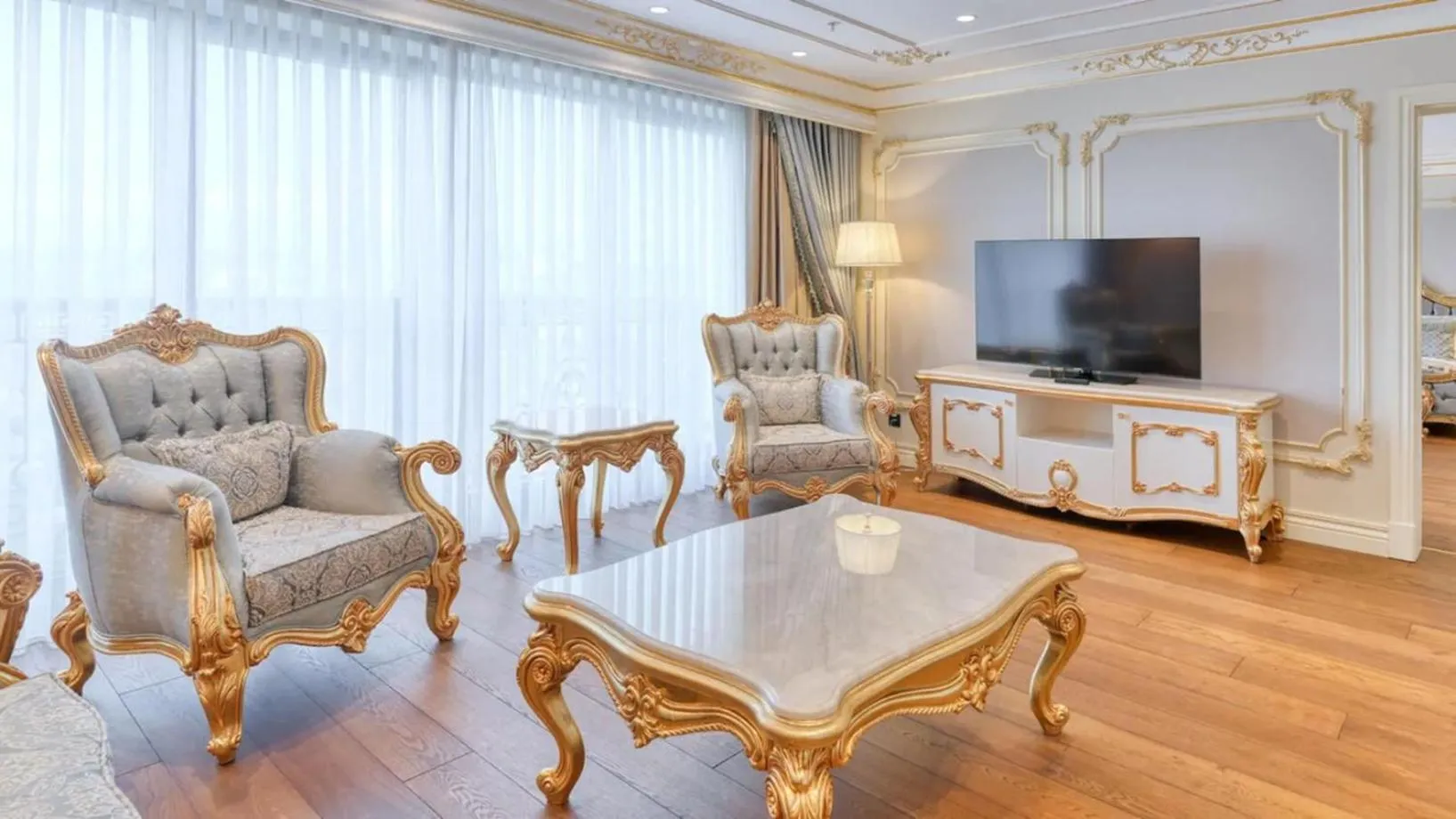 Seating area in Dekalb Hotel