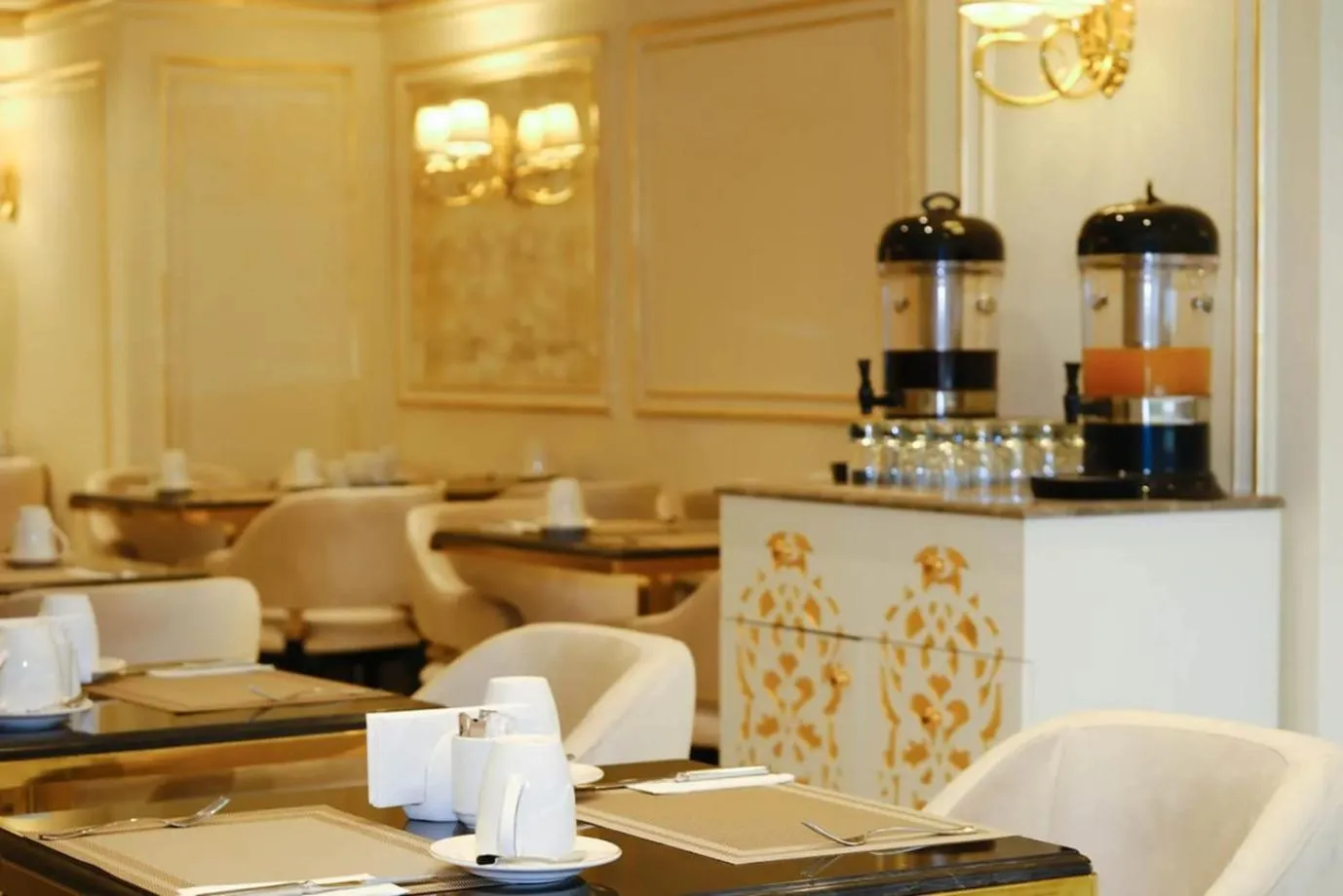 Restaurant/places to eat in Dekalb Hotel