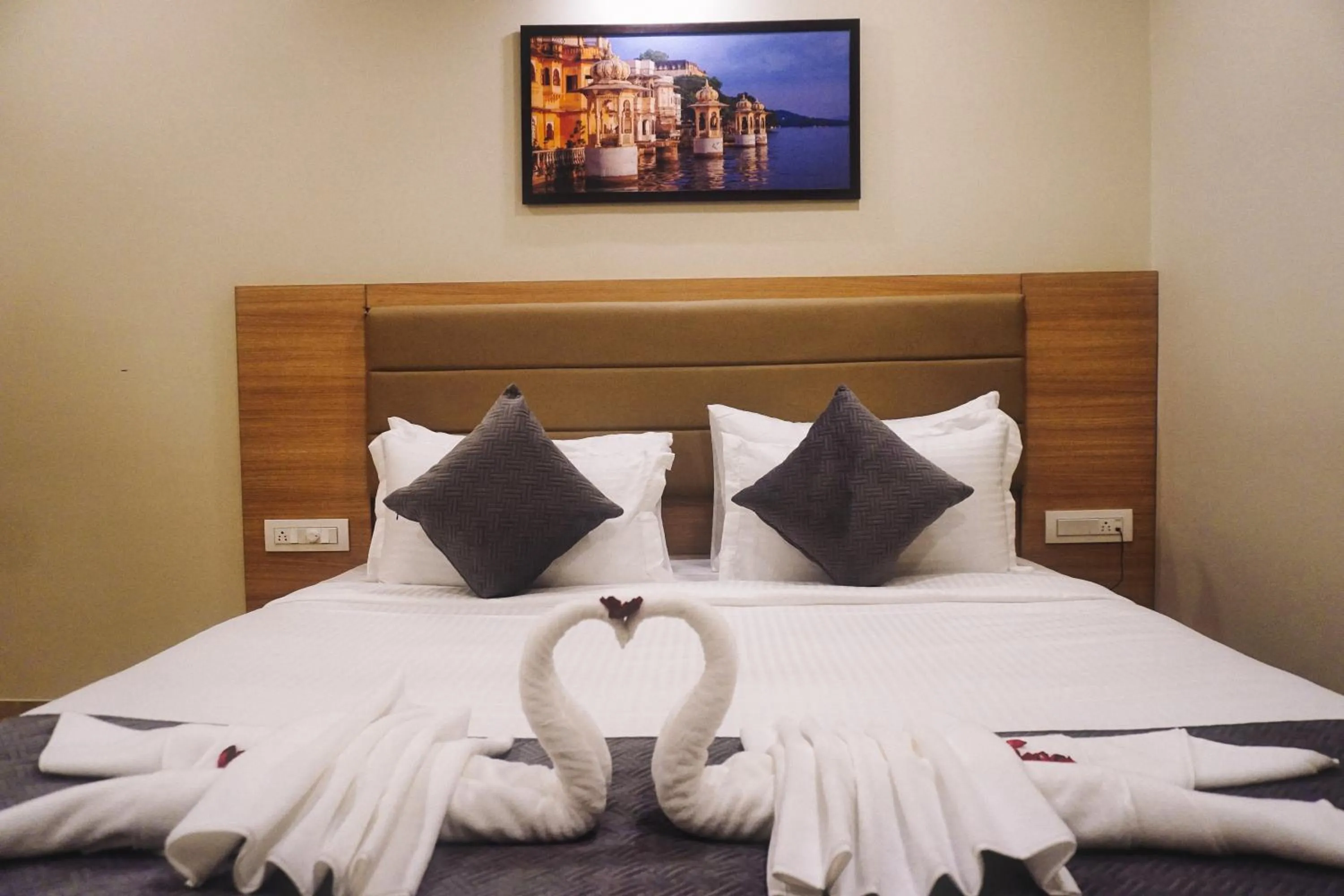 Bed in Clarks Inn Express Udaipur