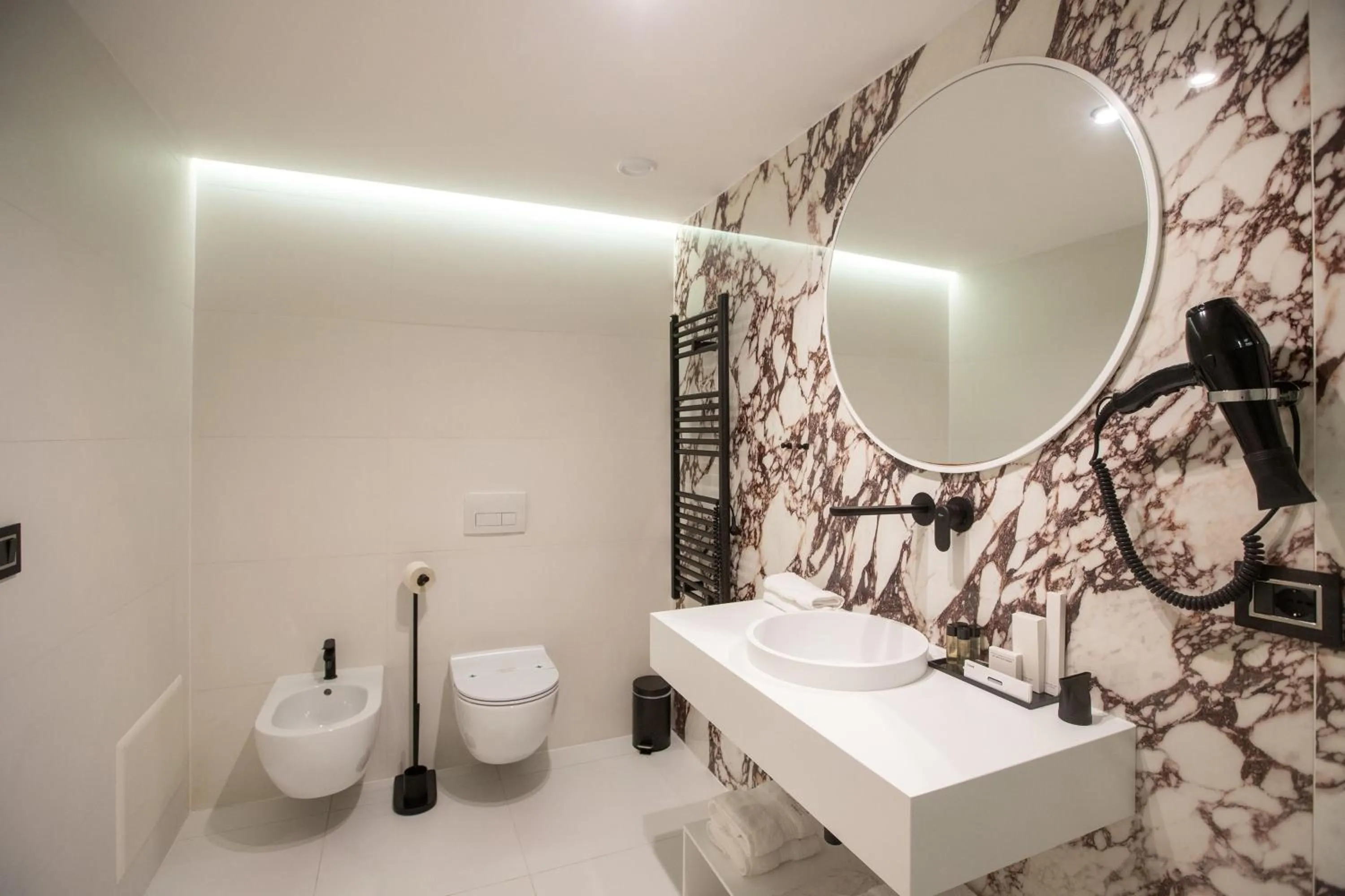 Bathroom in Hotel Elisa Tirana Affiliated by Meliá