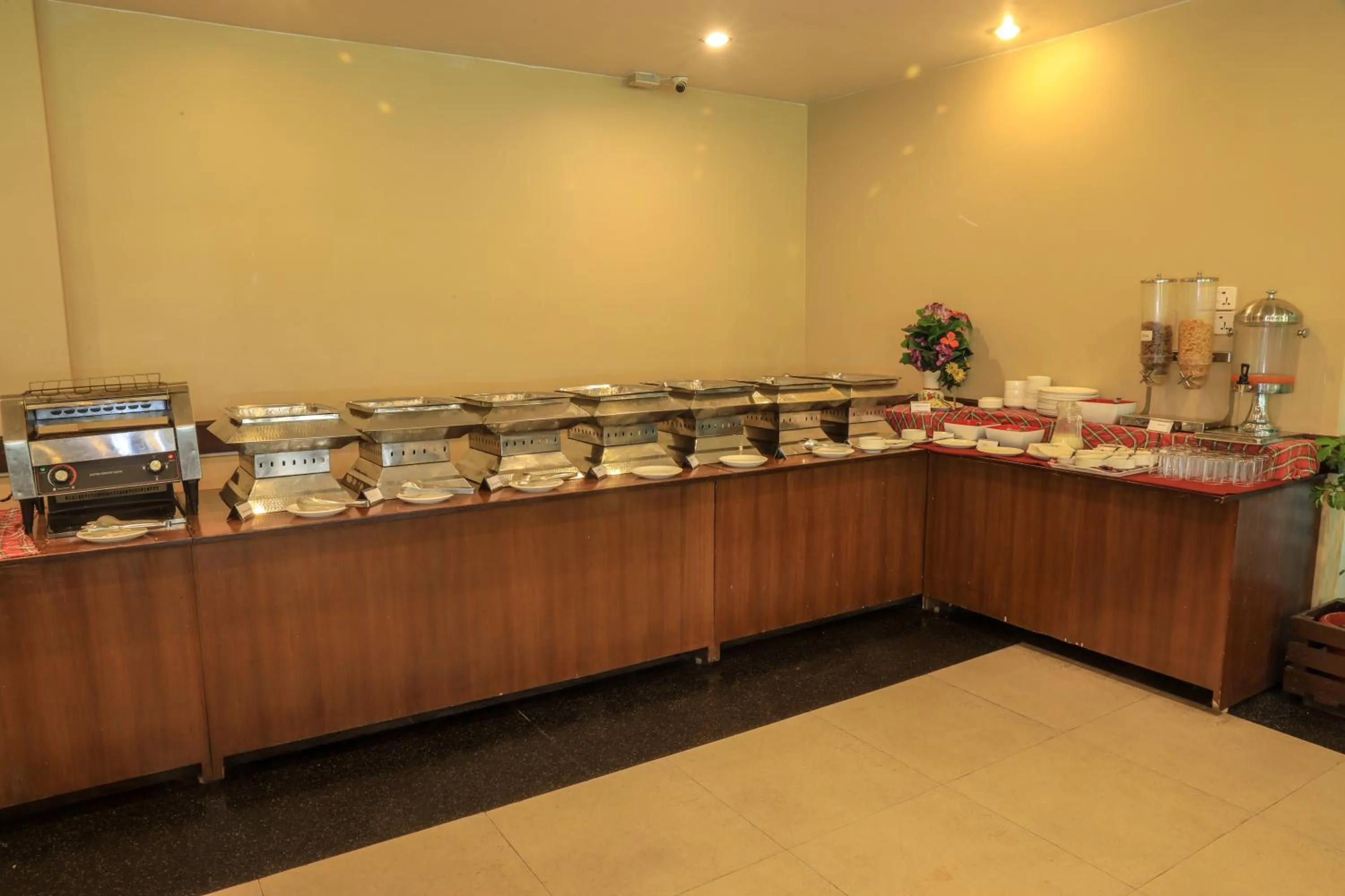 Restaurant/places to eat in Bharatpur Garden Resort