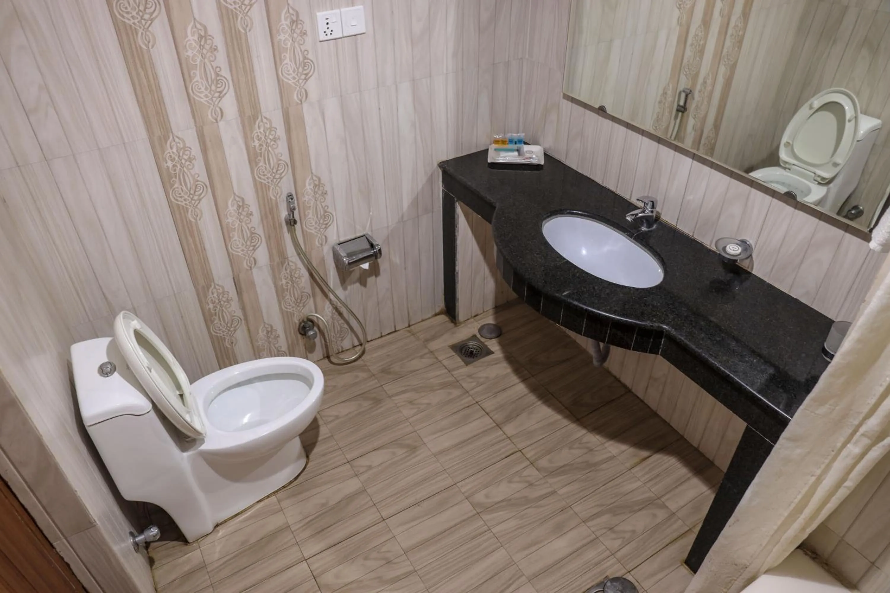 Shower in Bharatpur Garden Resort