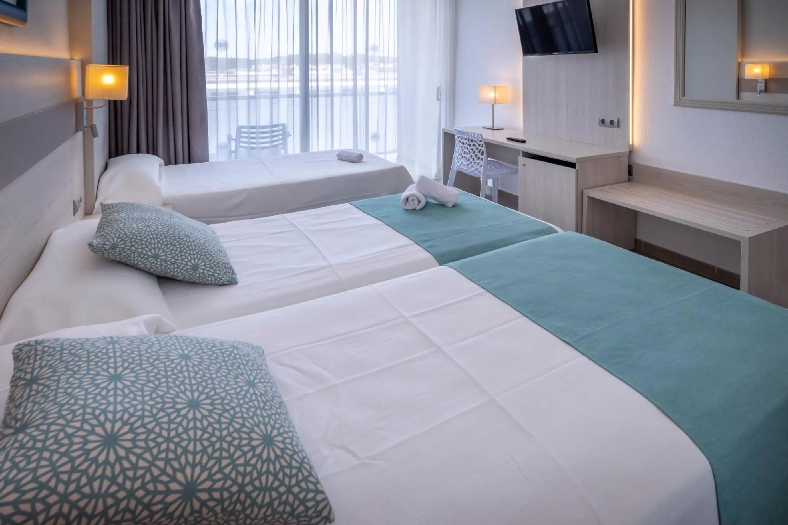 Photo of the whole room, Bed in 4R Salou Park Resort I