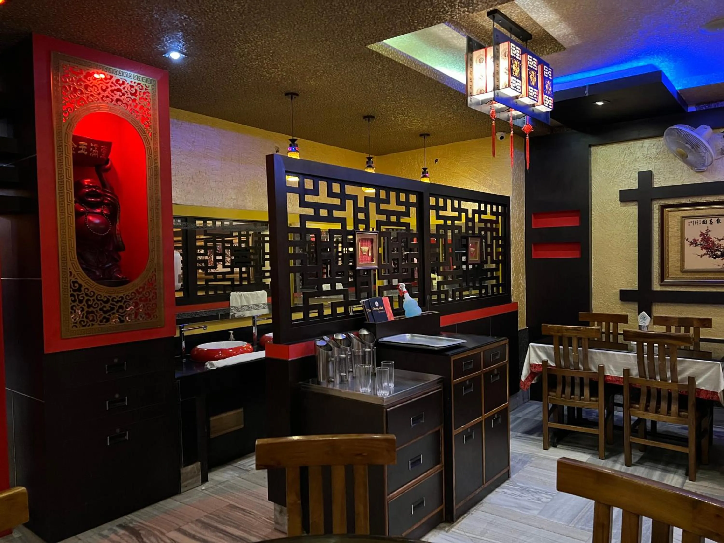 Restaurant/places to eat in Hotel Lee Garden Near to Blue Flag Beach 500 Mtrs