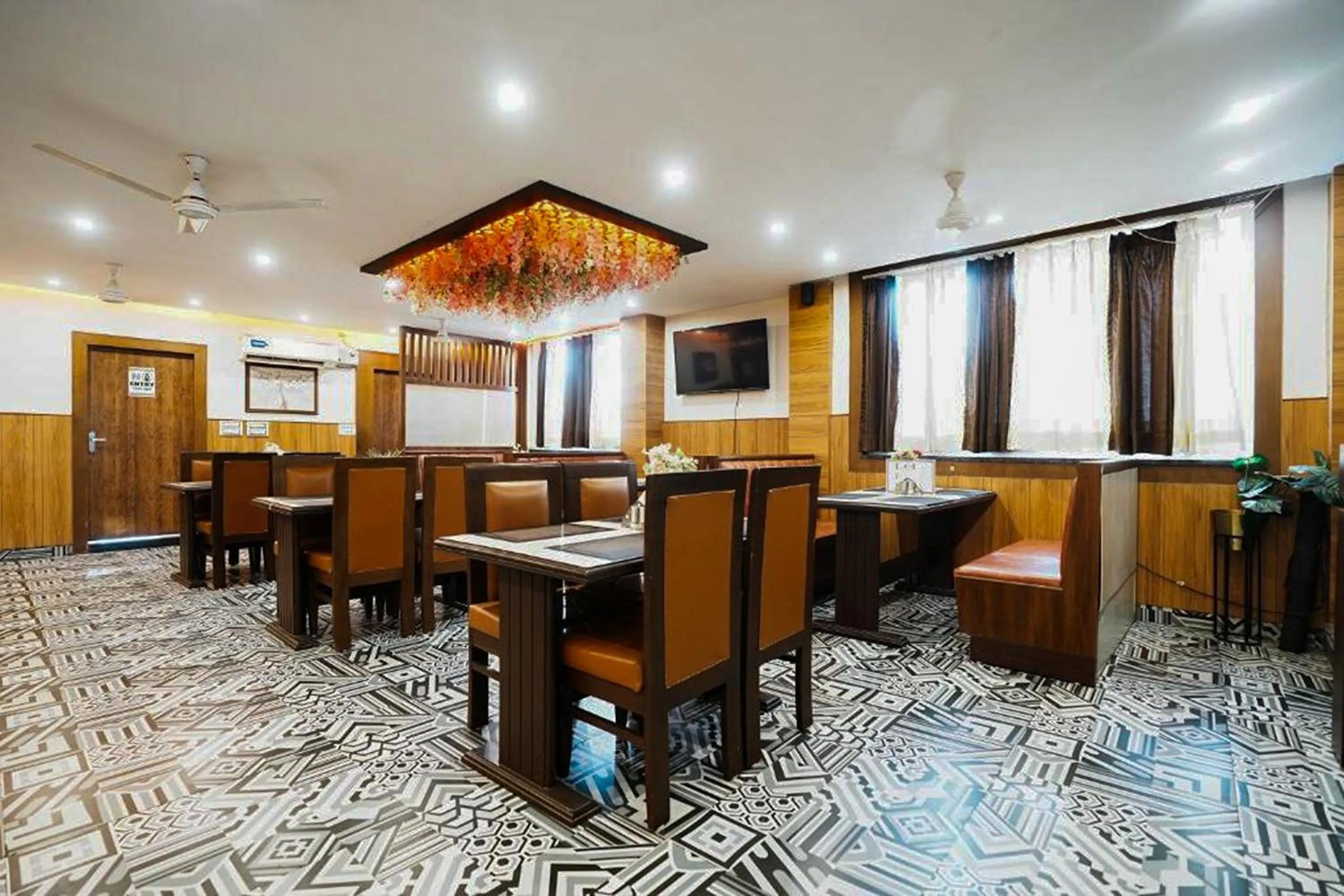 Restaurant/places to eat in Hotel The 7 Seas