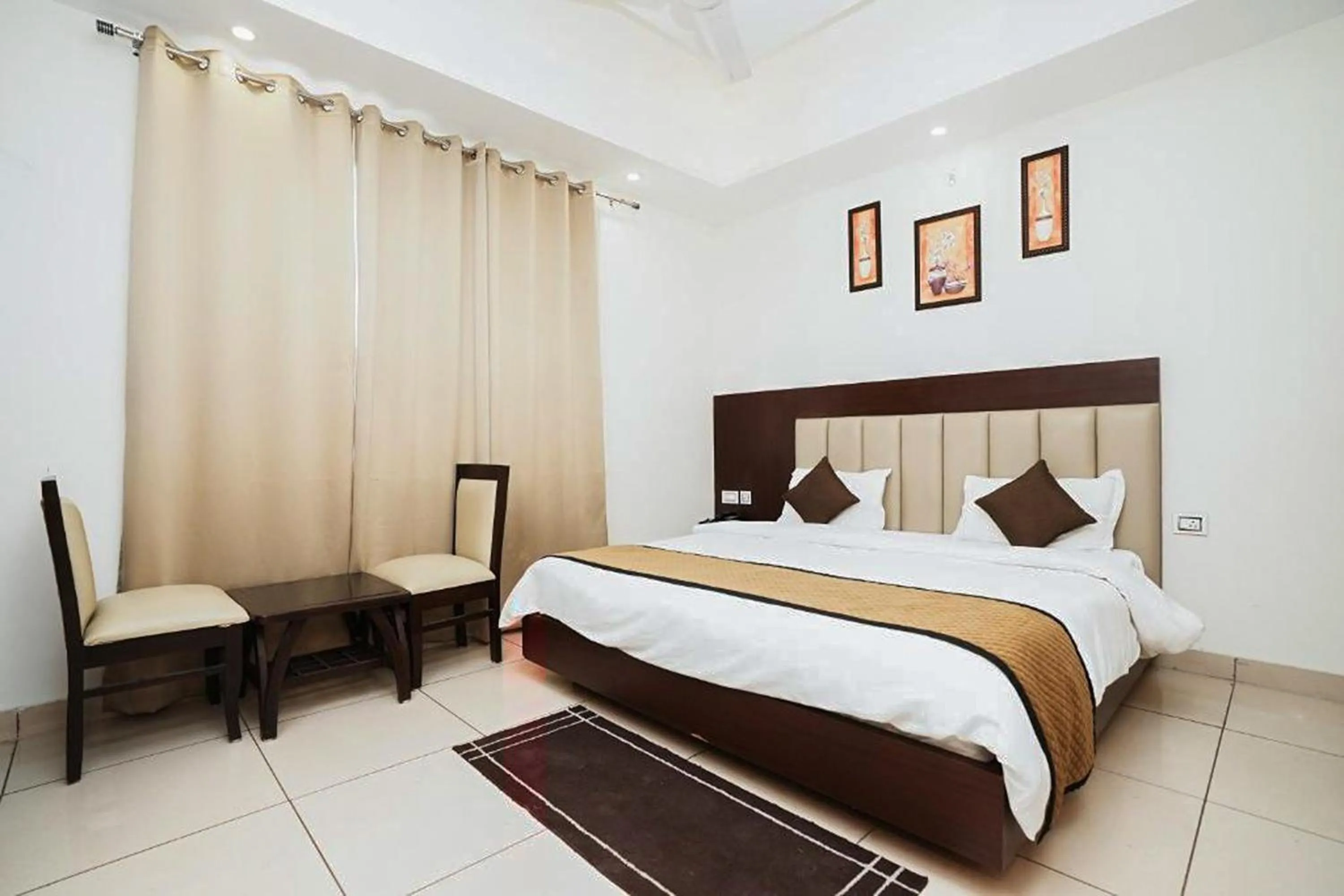 Bedroom, Bed in Hotel The 7 Seas