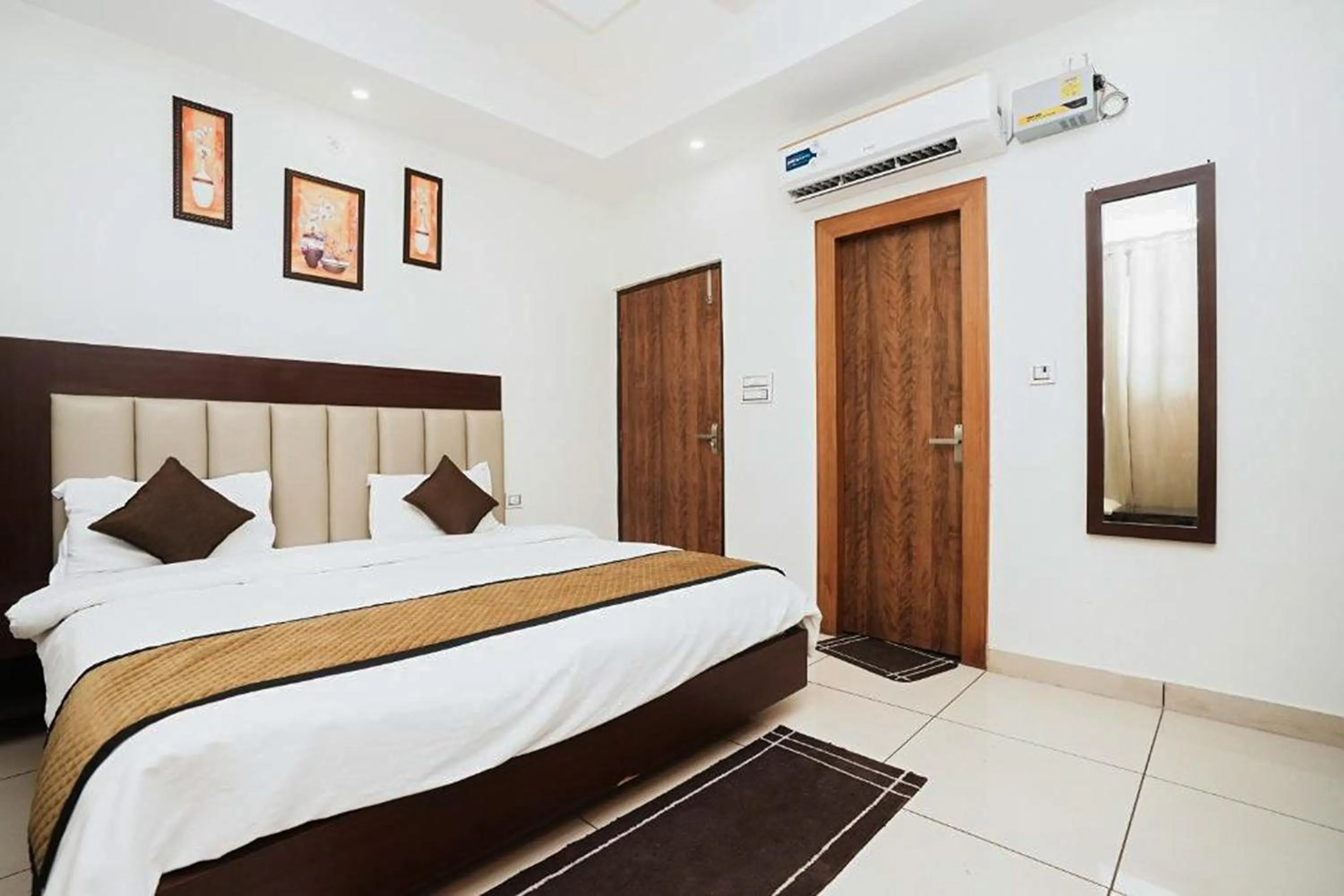 Bedroom, Bed in Hotel The 7 Seas