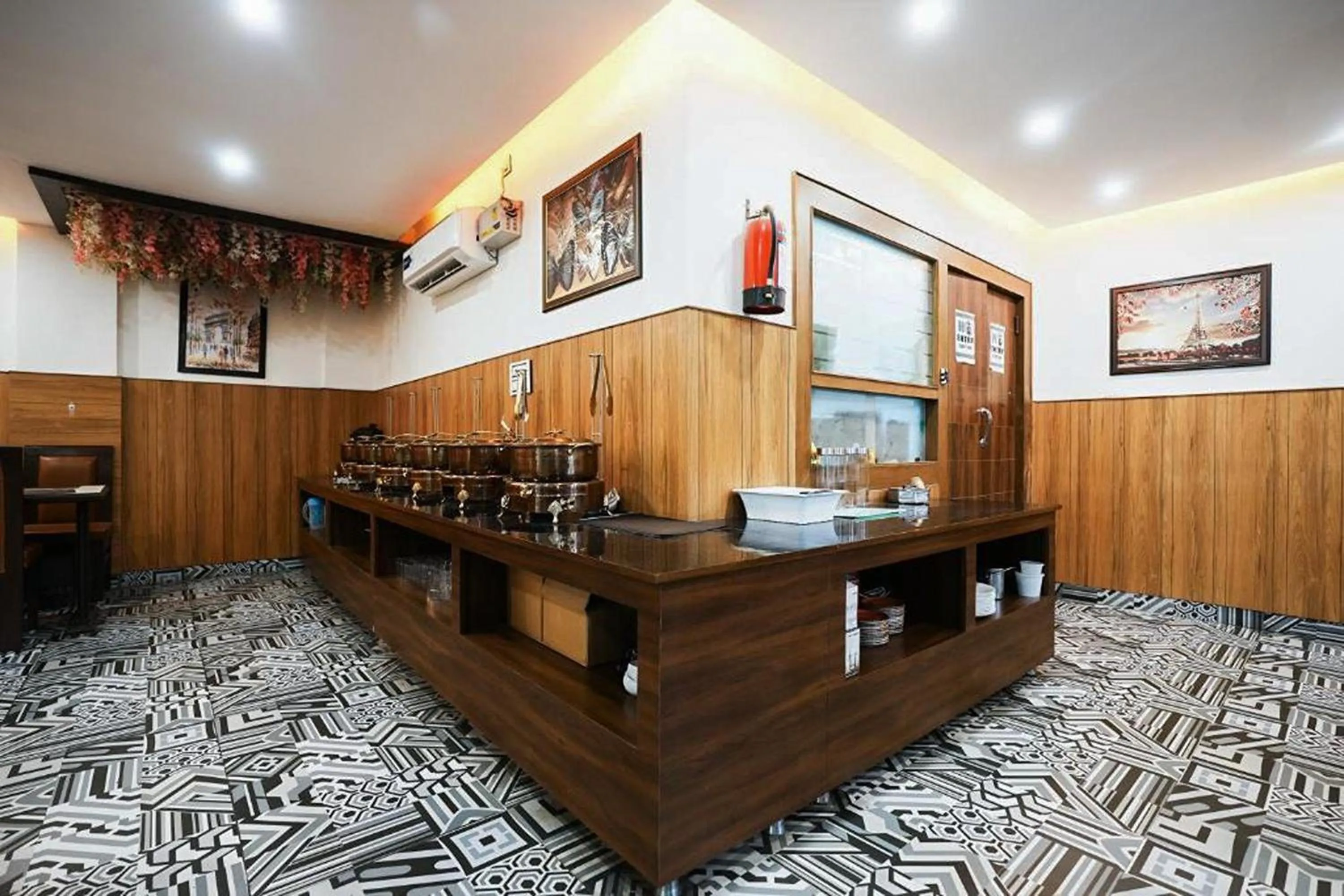 Restaurant/places to eat in Hotel The 7 Seas