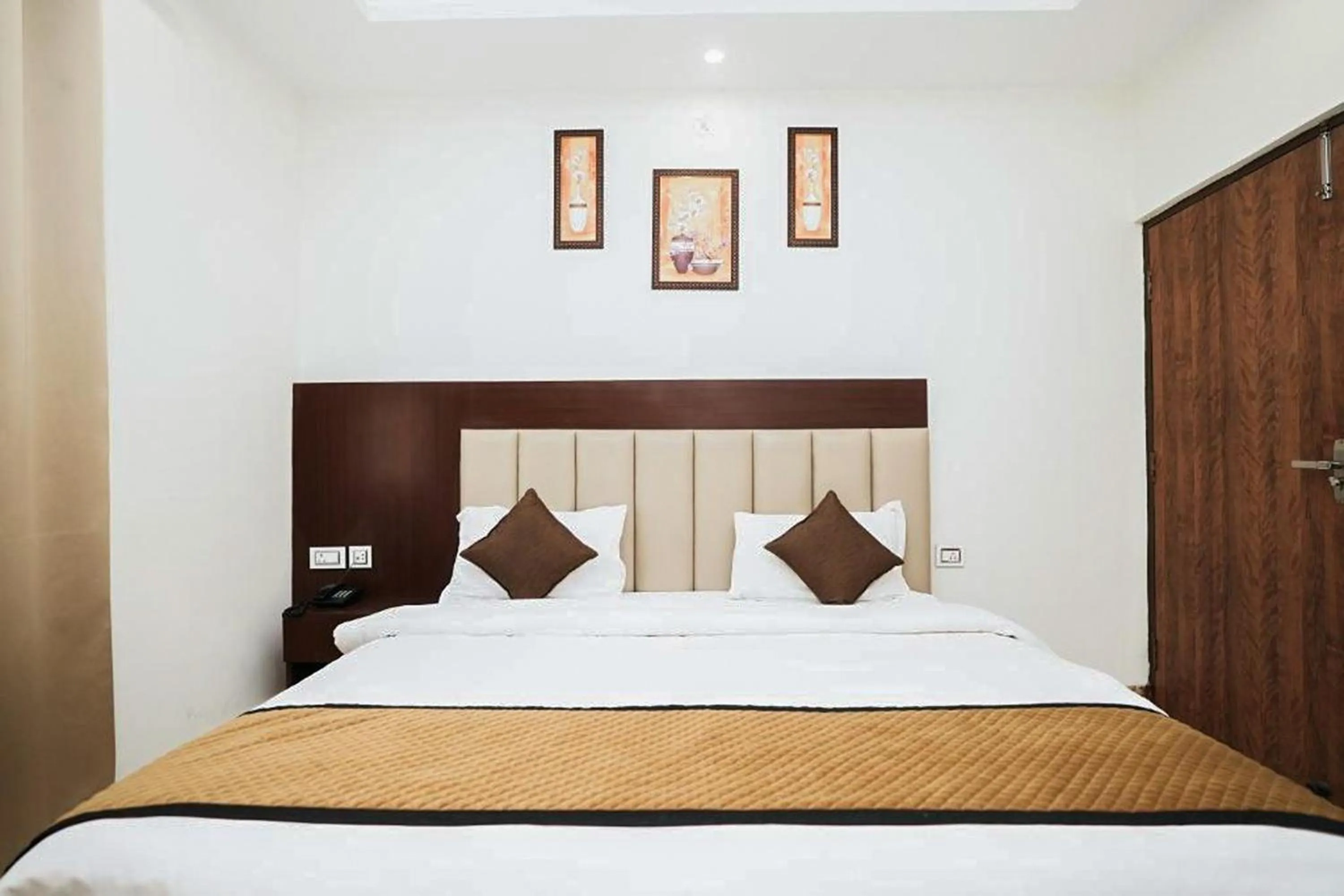 Bedroom, Bed in Hotel The 7 Seas