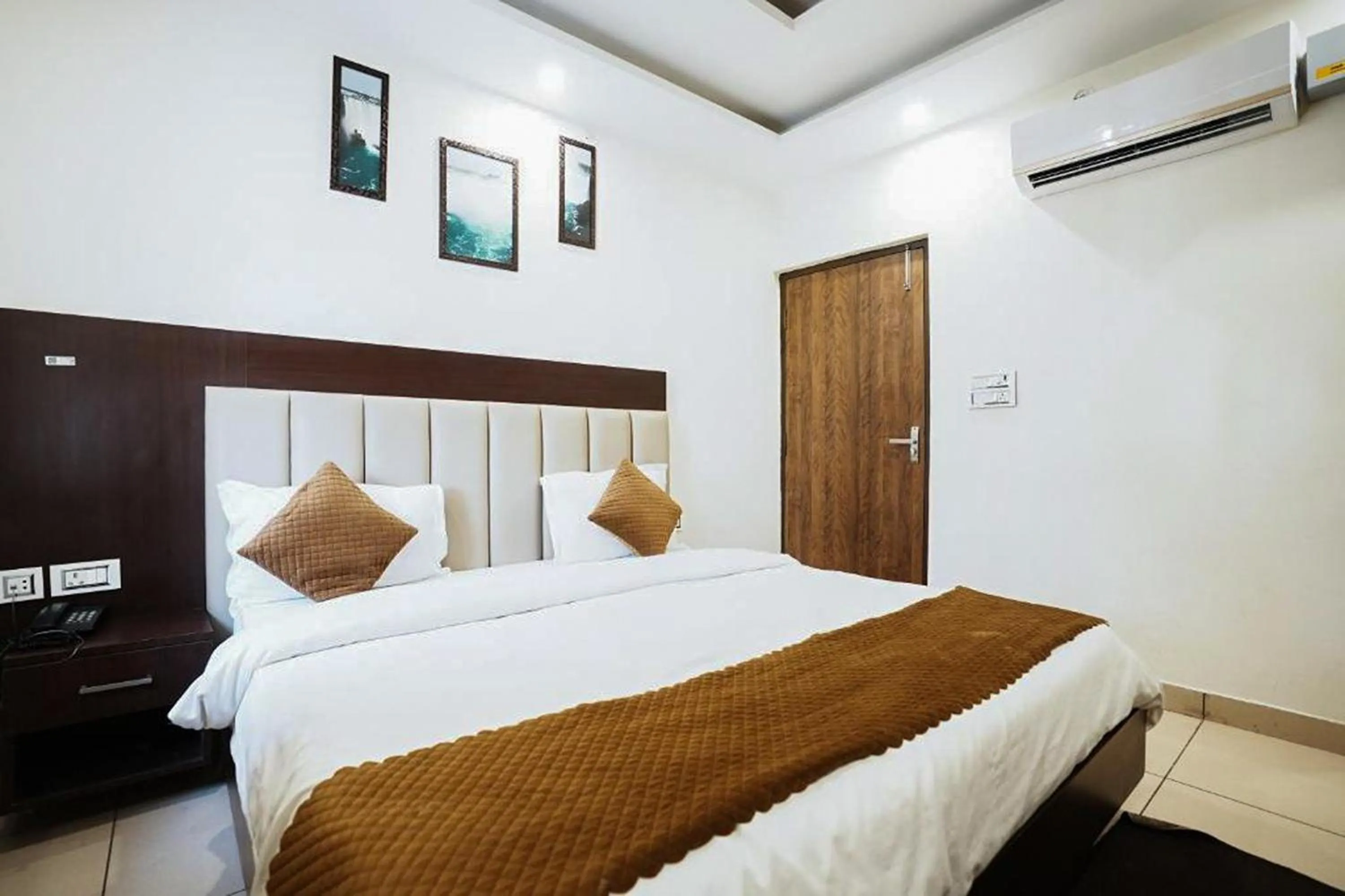 Bedroom, Bed in Hotel The 7 Seas