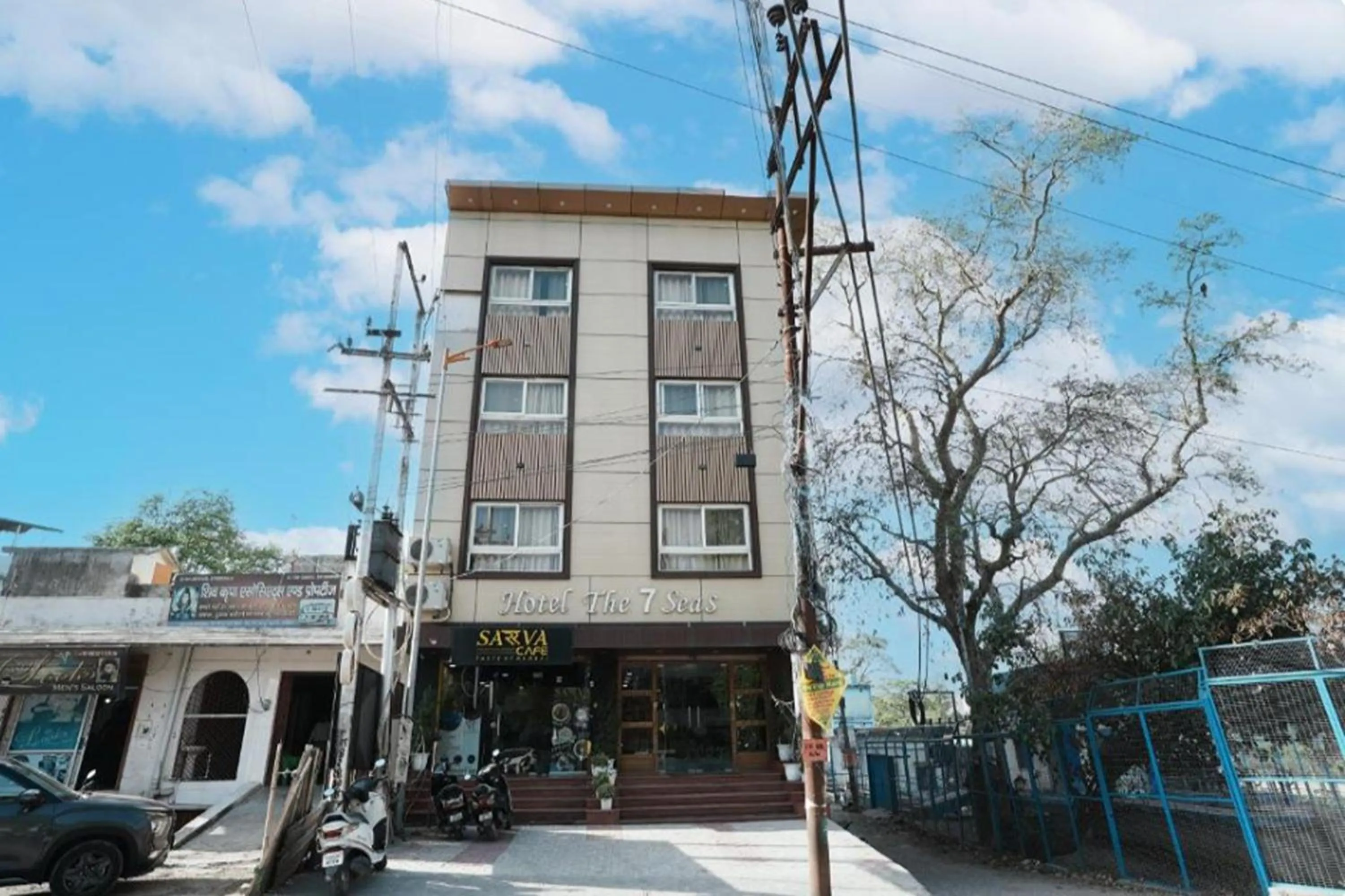 Property building in Hotel The 7 Seas