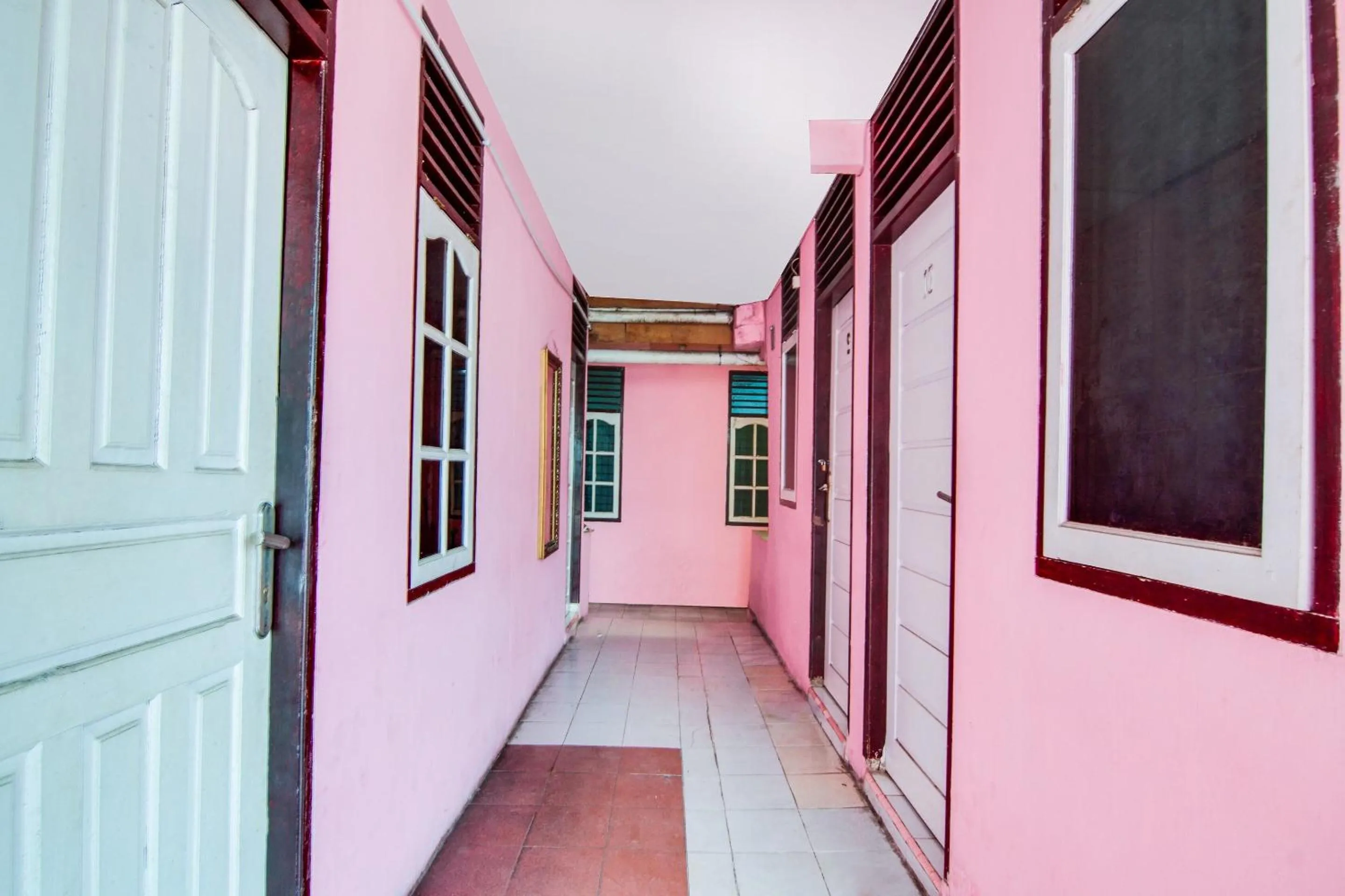 Lobby or reception in Hotel O Raja Homestay Syariah