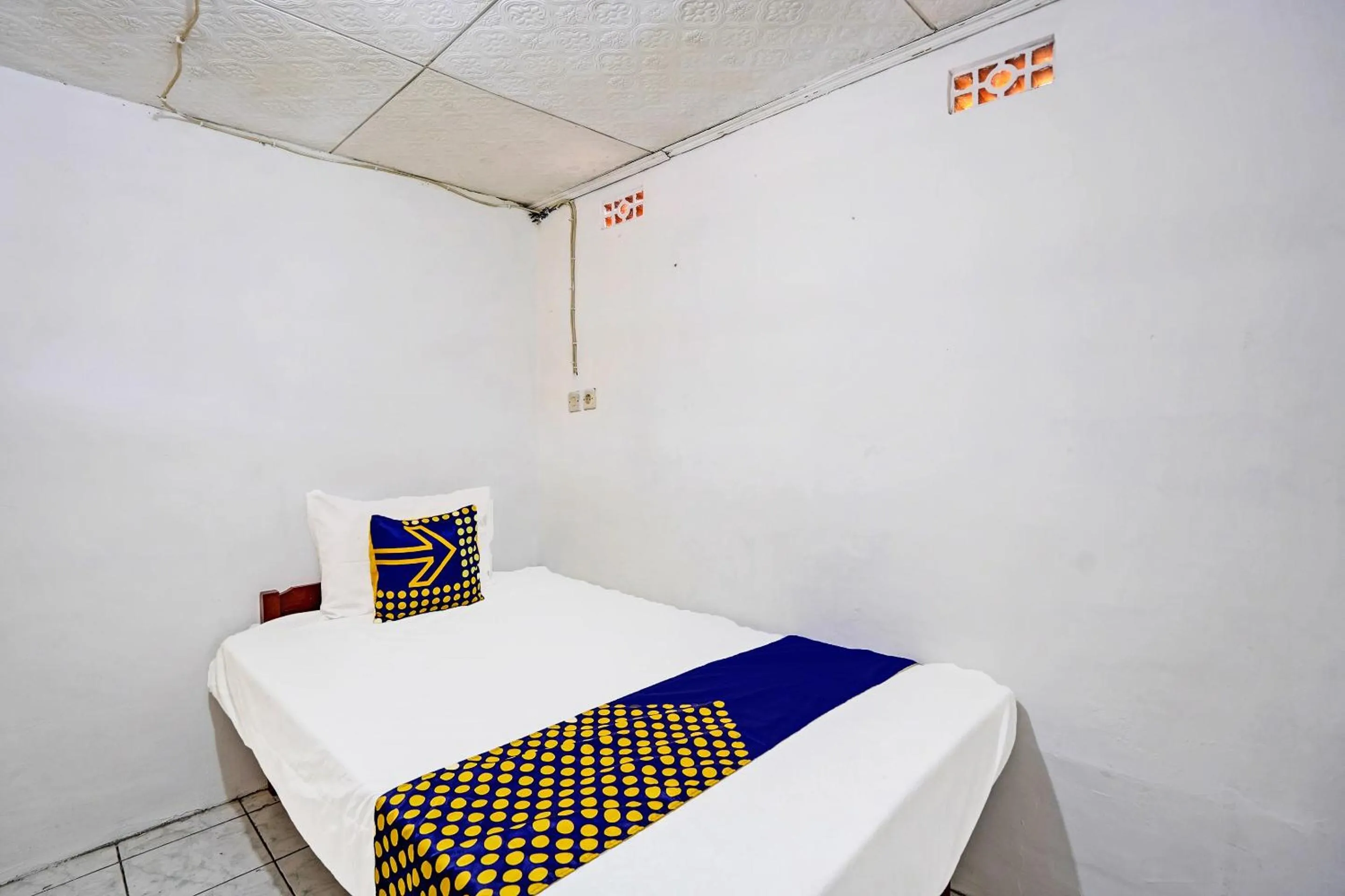 Bedroom, Bed in Hotel O Sidomulyo Kost Syariah