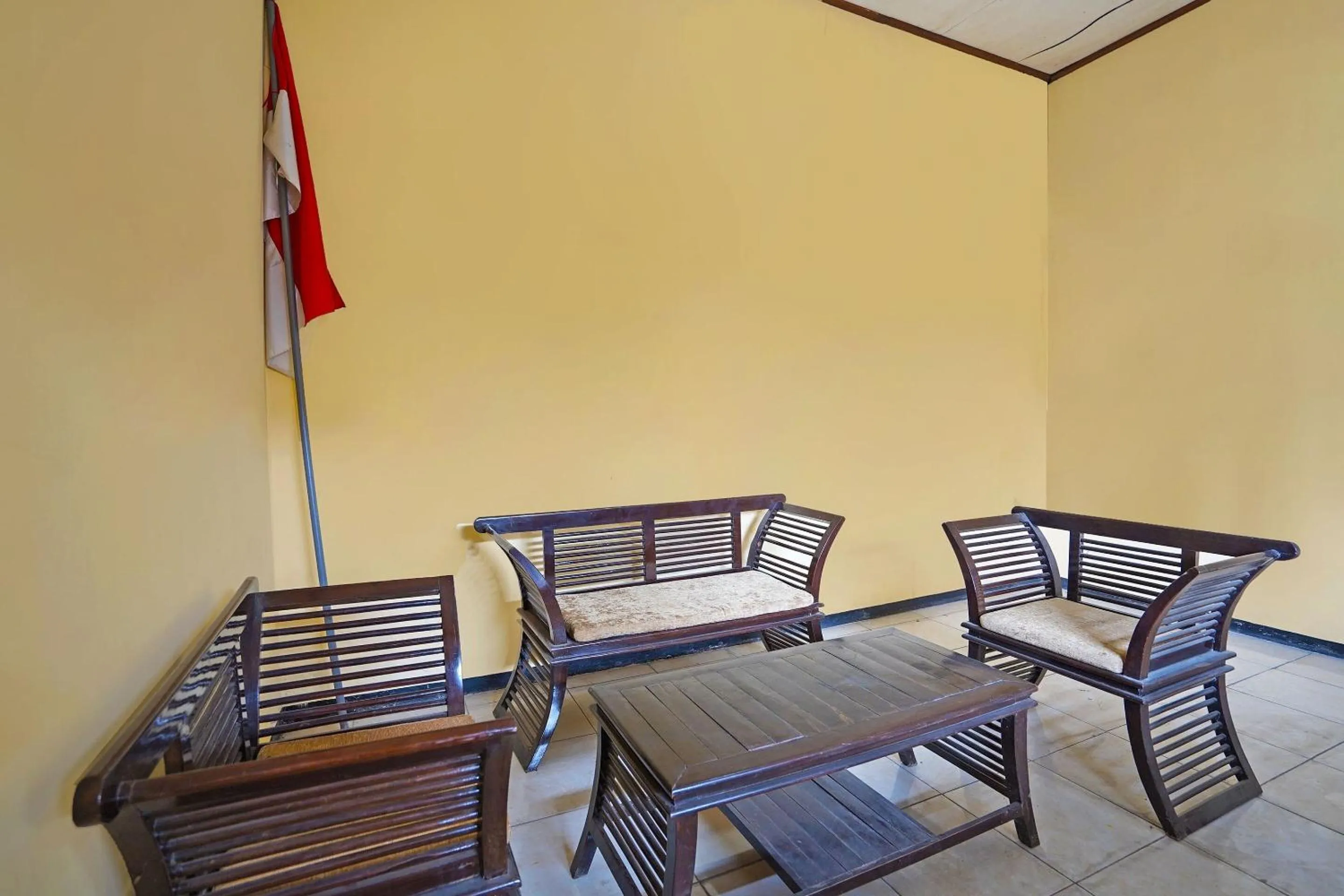 Lobby or reception in OYO Life 91869 Insan Mulia Kost Syariah