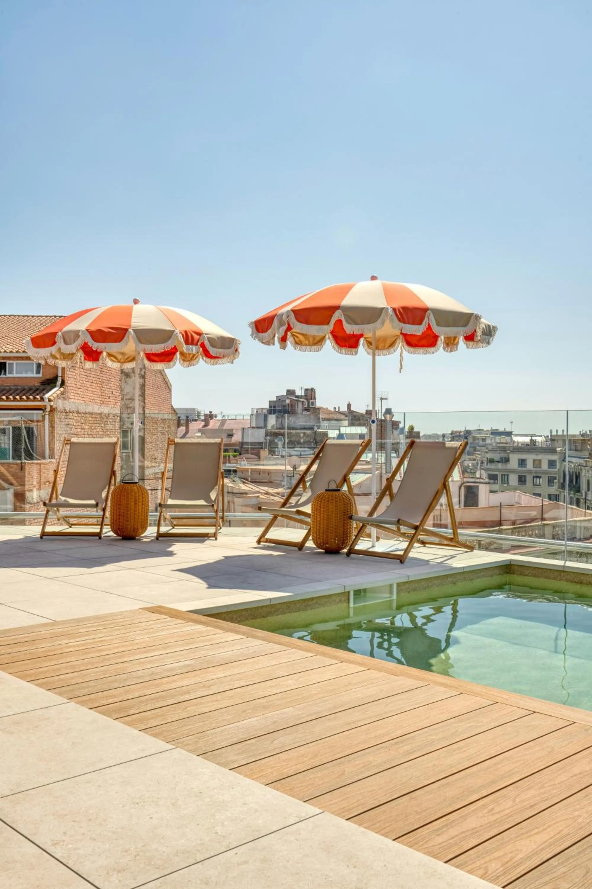 Swimming pool in Hotel America Barcelona