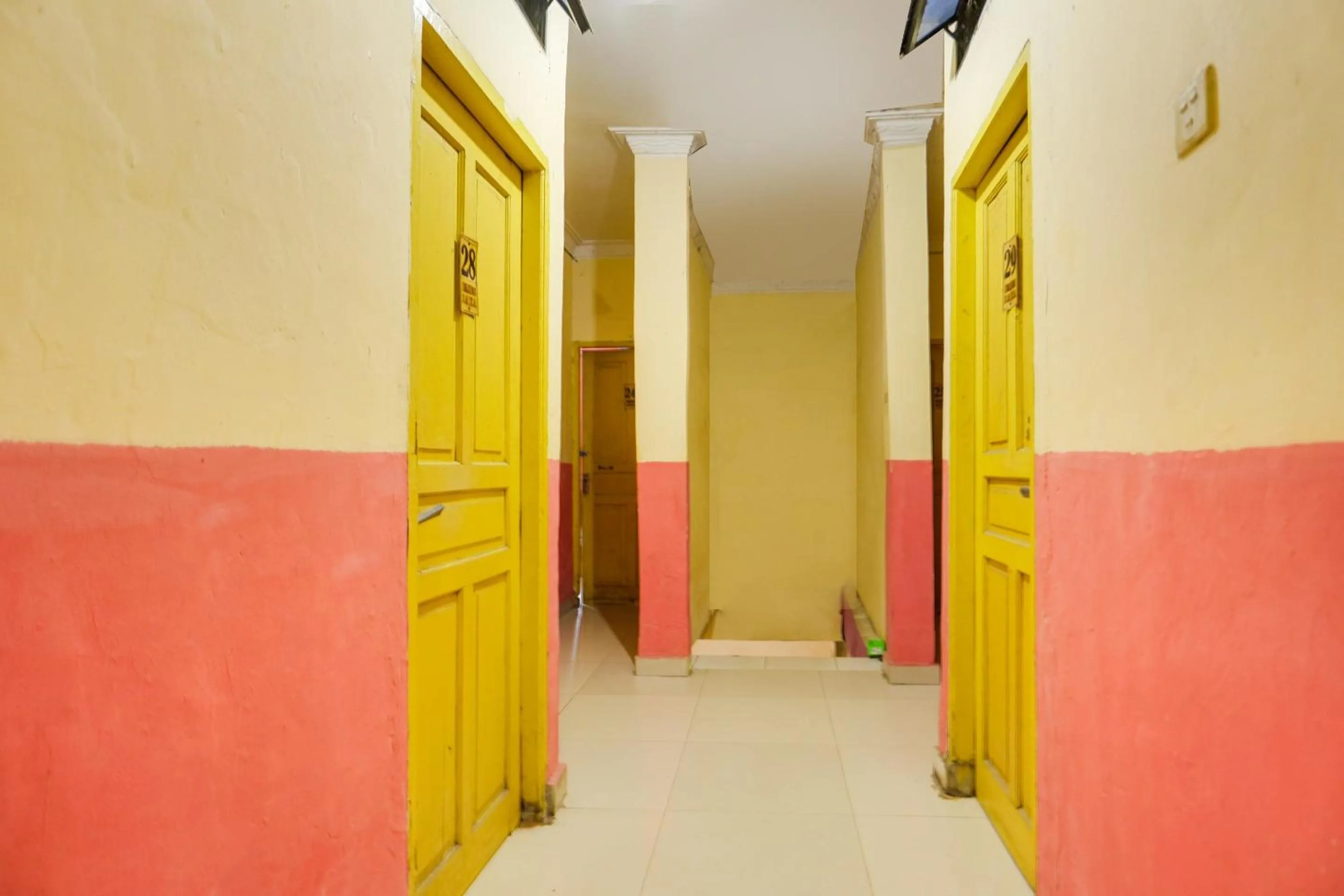 Lobby or reception in Hotel O Emes Jaya HomestayNearSamsung Electronic Indonesia PT