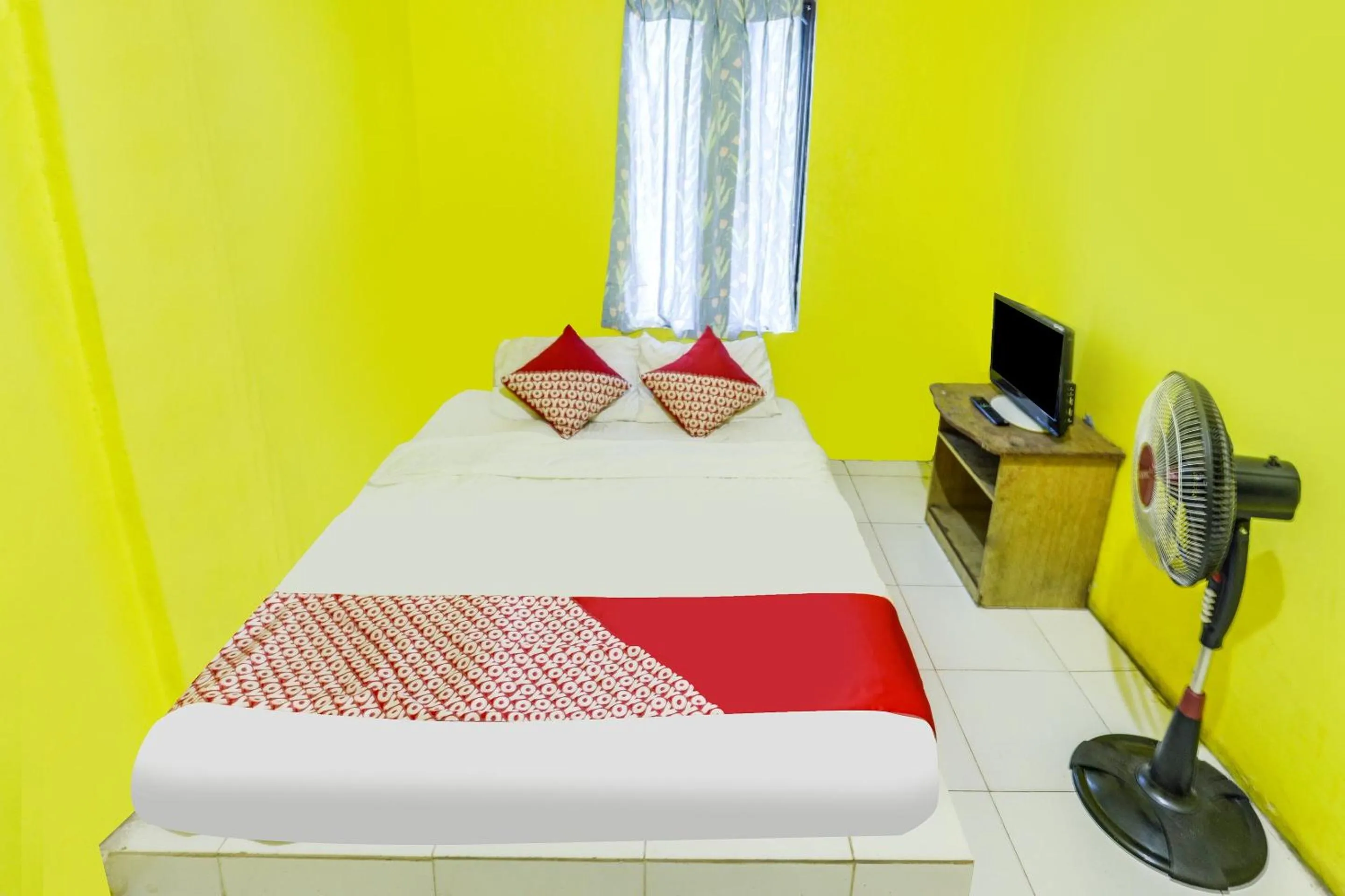 Bedroom, Bed in Hotel O Emes Jaya HomestayNearSamsung Electronic Indonesia PT