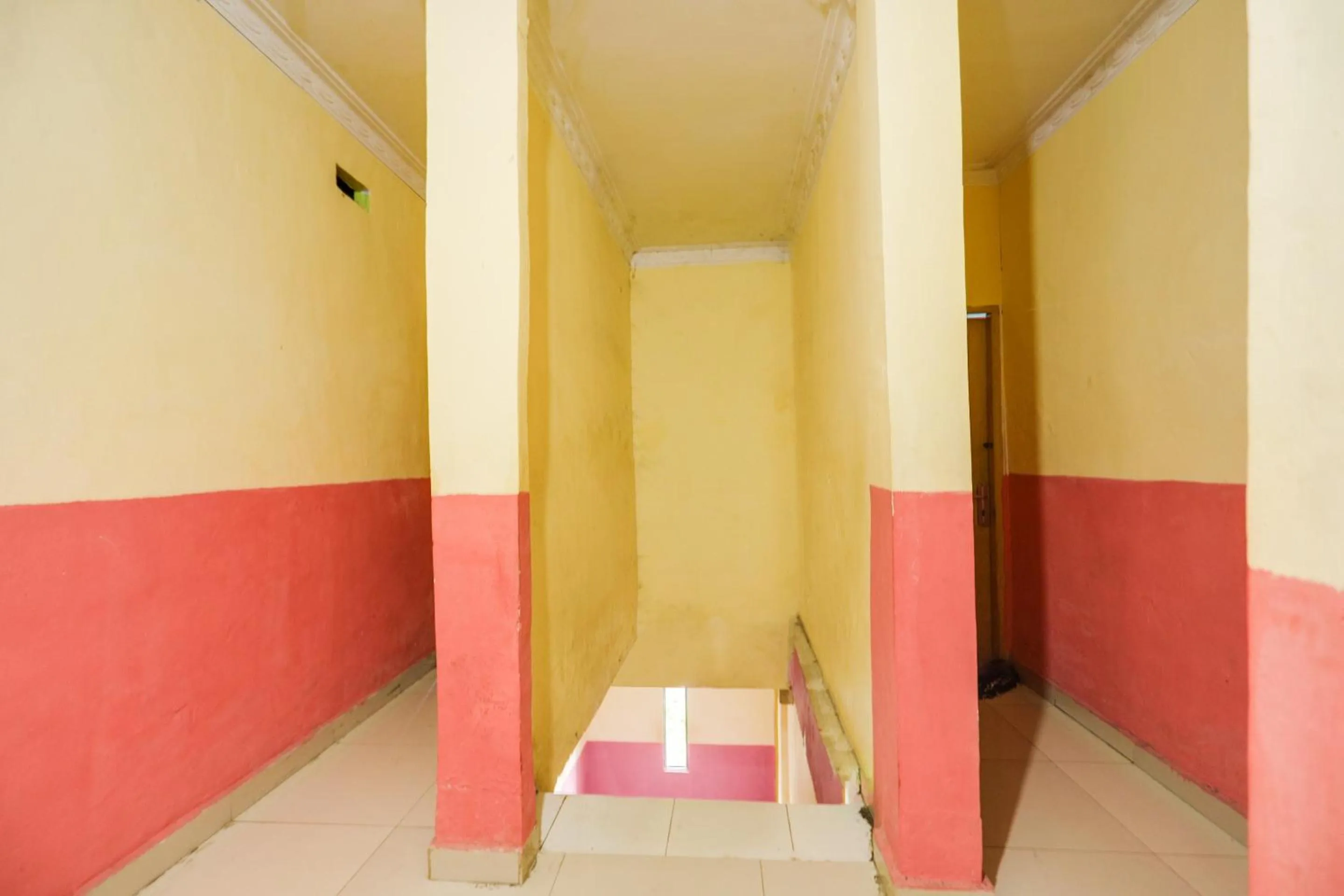 Lobby or reception in Hotel O Emes Jaya HomestayNearSamsung Electronic Indonesia PT