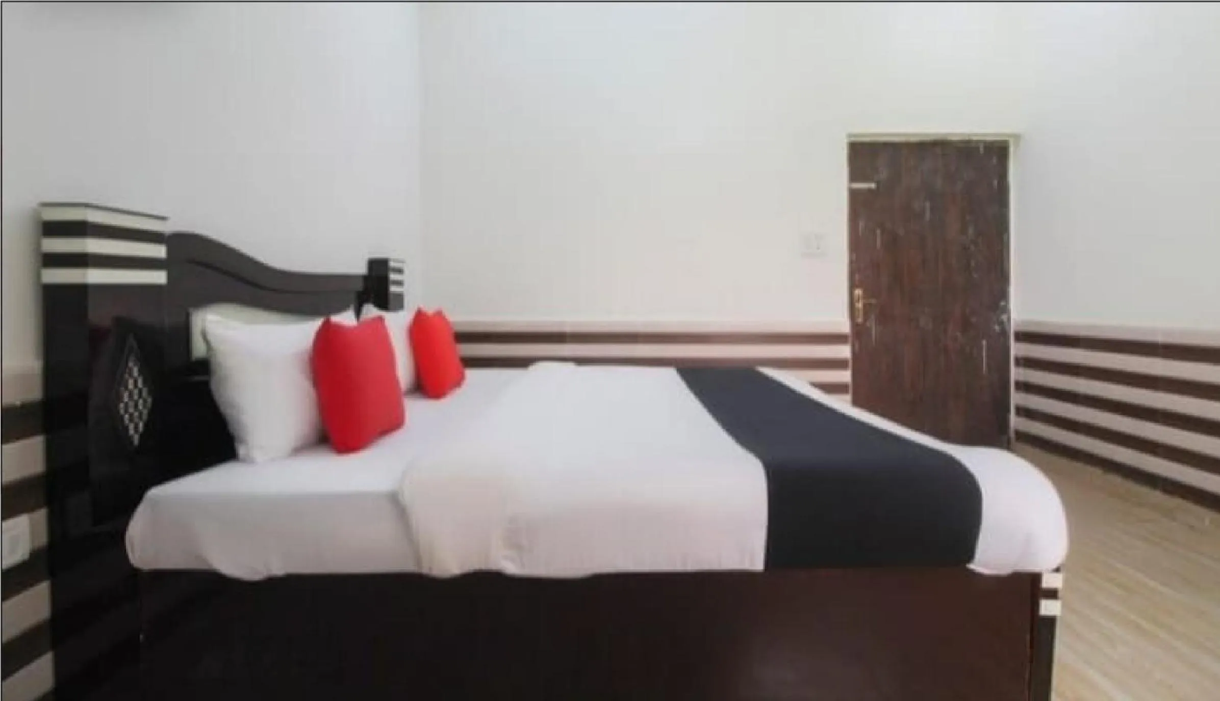 Bed in Hotel J.S. Plaza By WB Inn