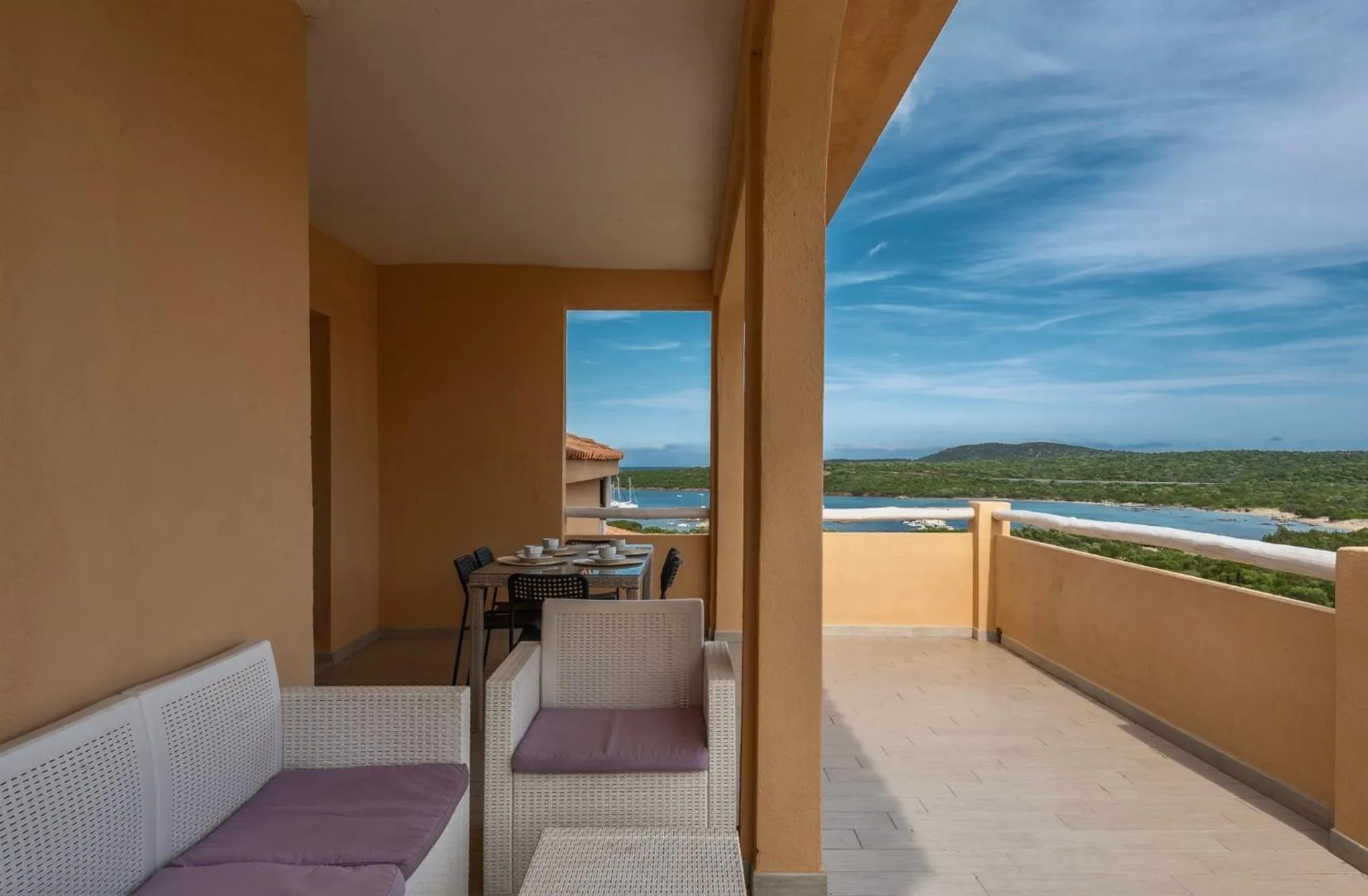 Day in Residence a Golfo di Marinella a 450 mt dal mare