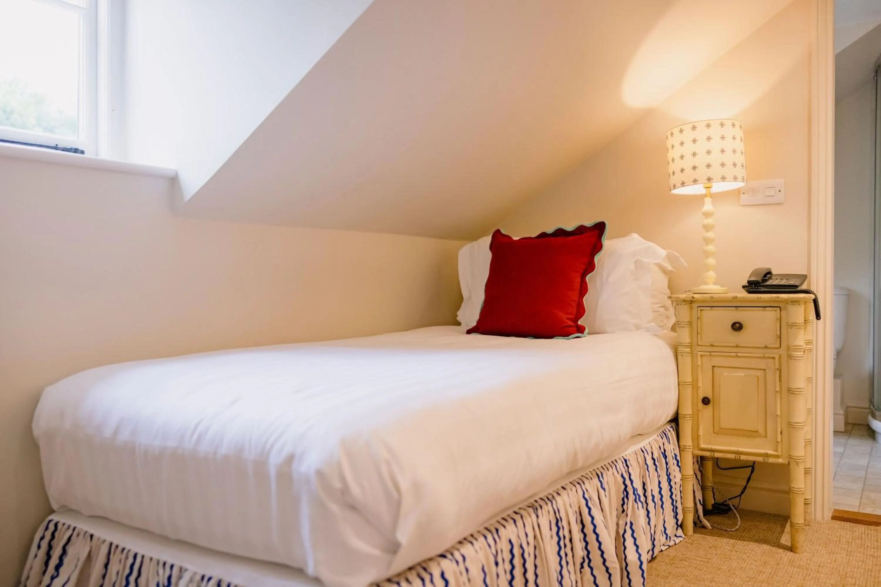 Bedroom, Bed in The Crown, Bildeston