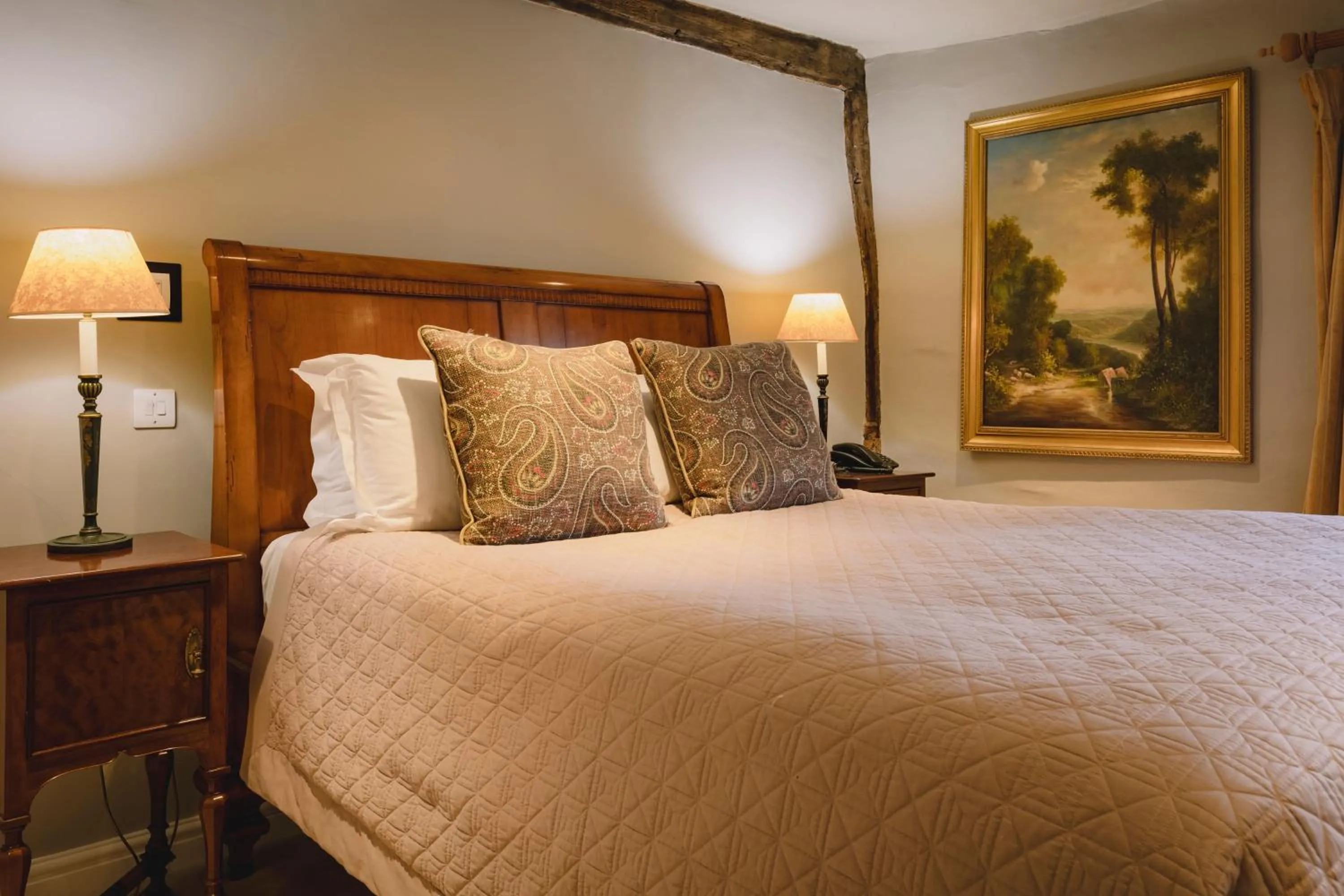 Bed in The Crown, Bildeston