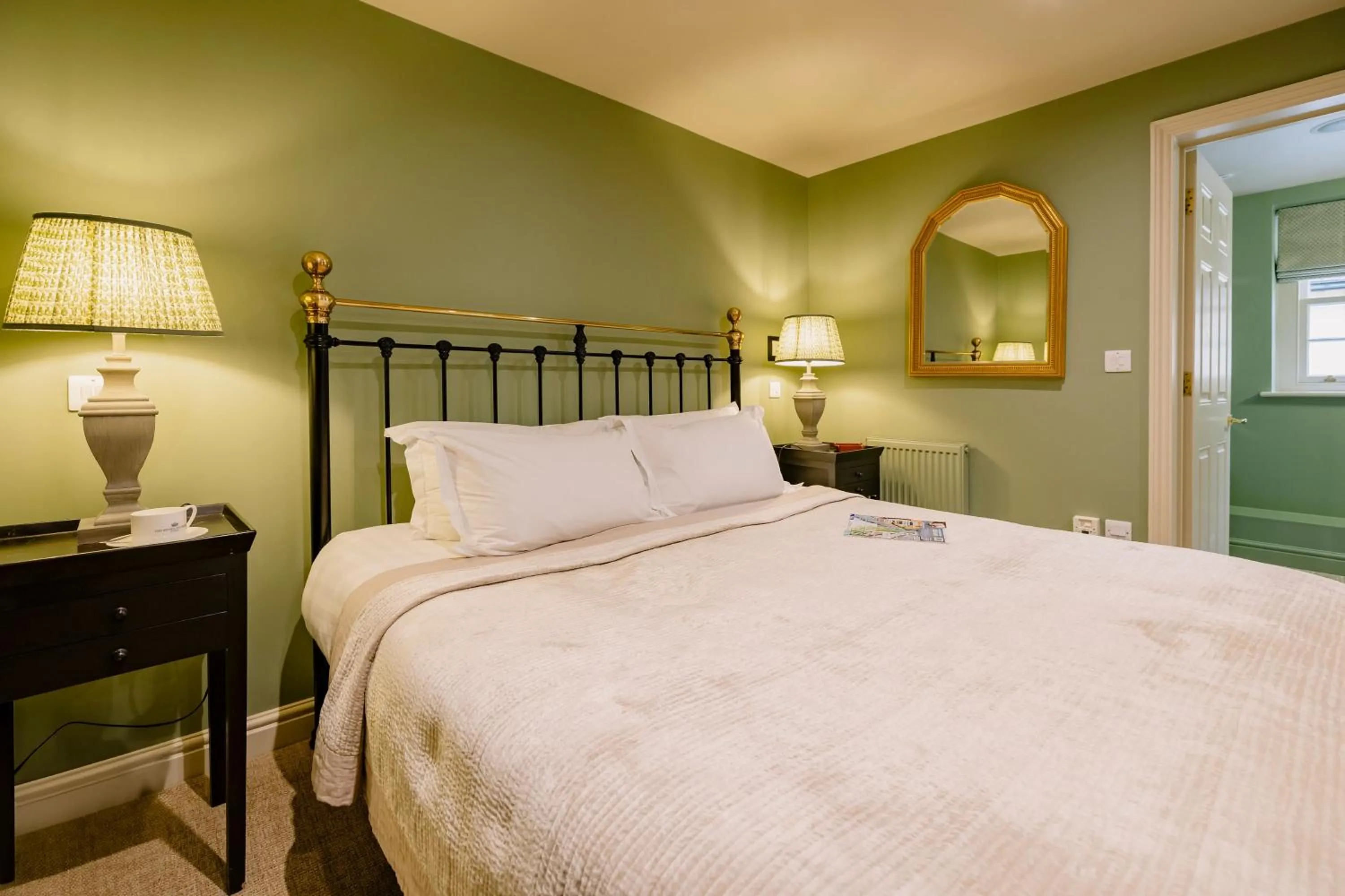 Bedroom, Bed in The Crown, Bildeston