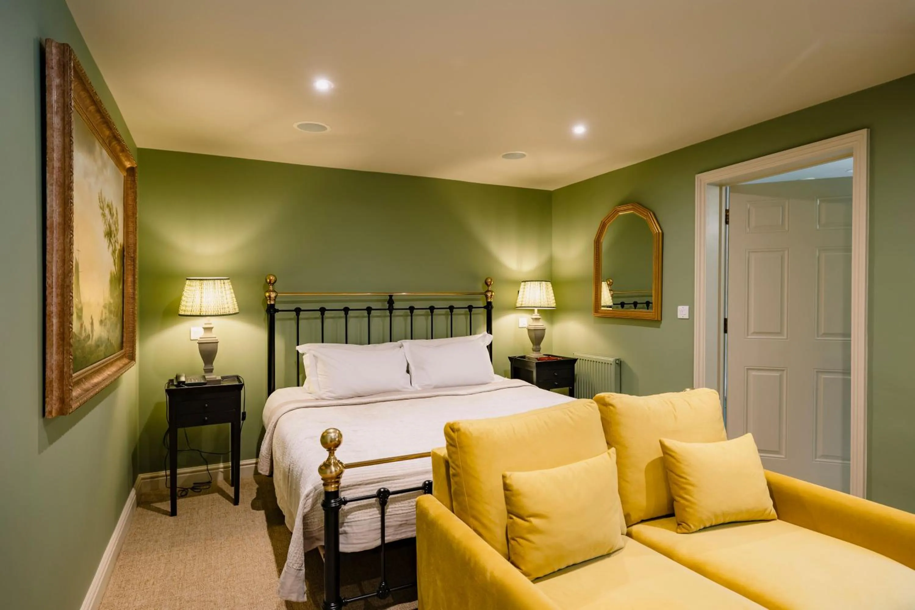 Bedroom, Bed in The Crown, Bildeston