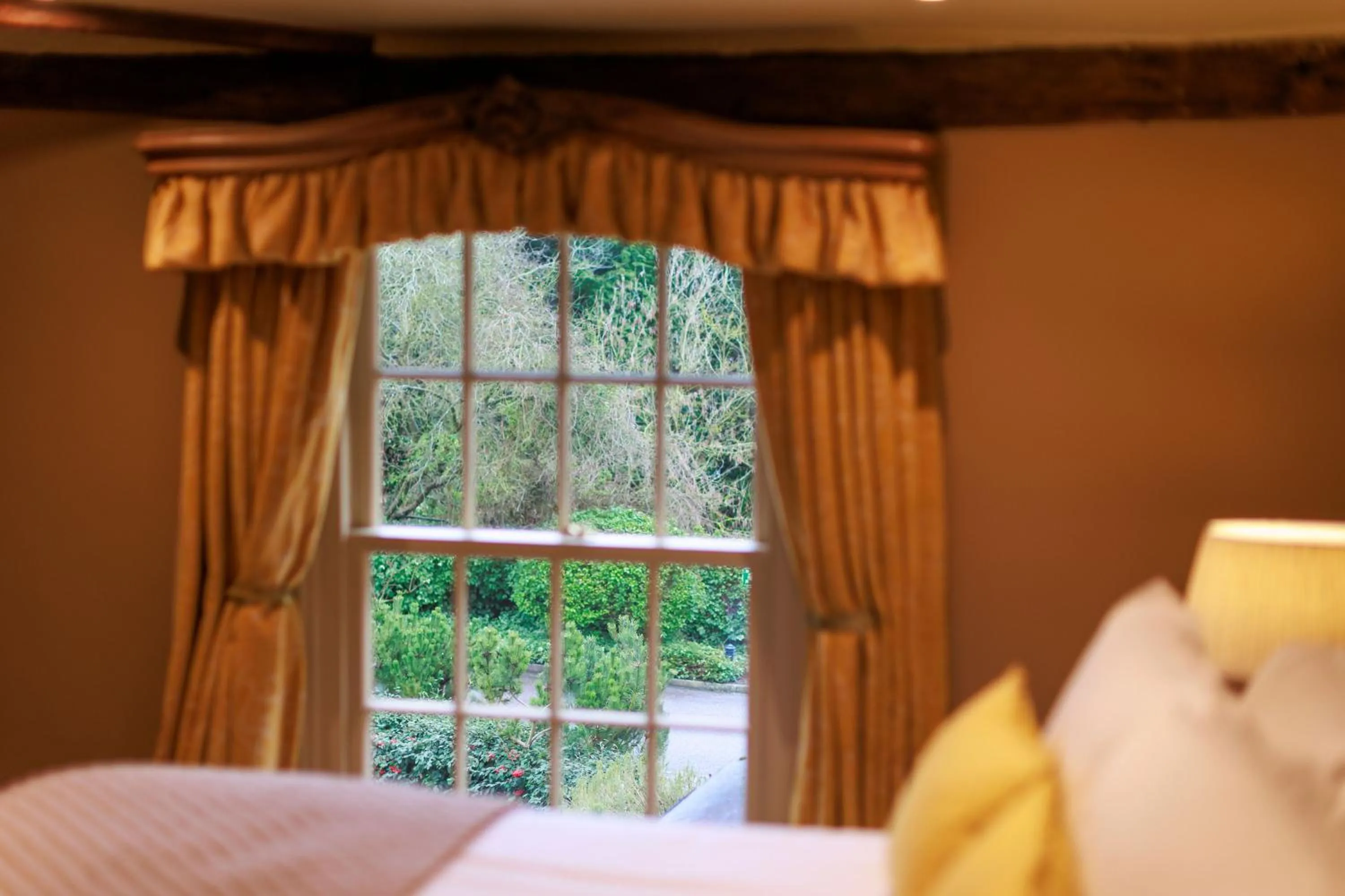 Decorative detail, Bed in The Crown, Bildeston