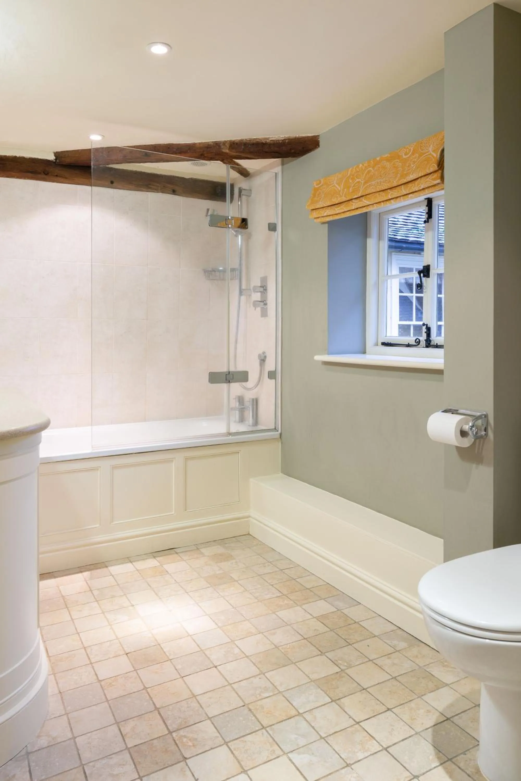 Shower in The Crown, Bildeston