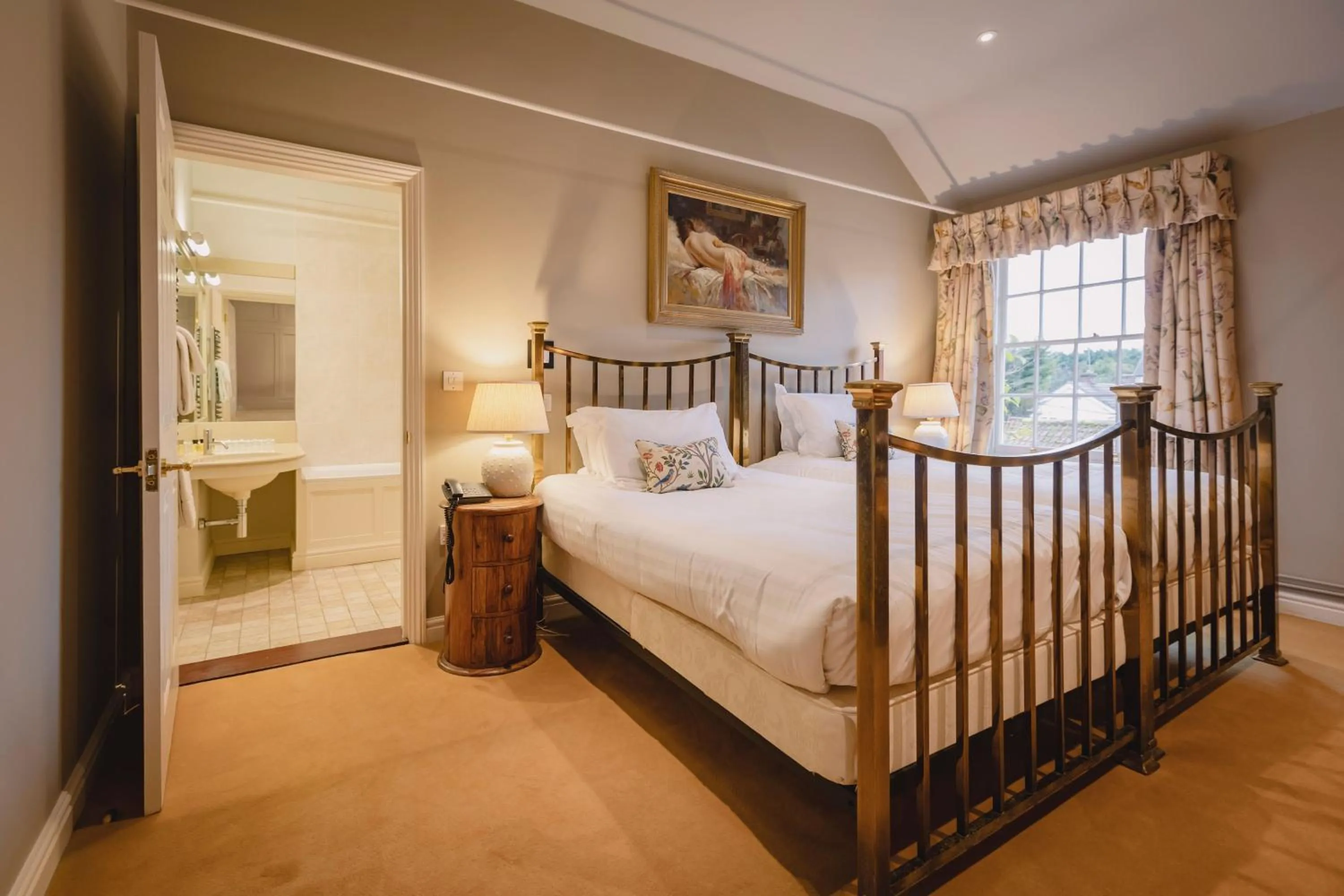 Bed in The Crown, Bildeston