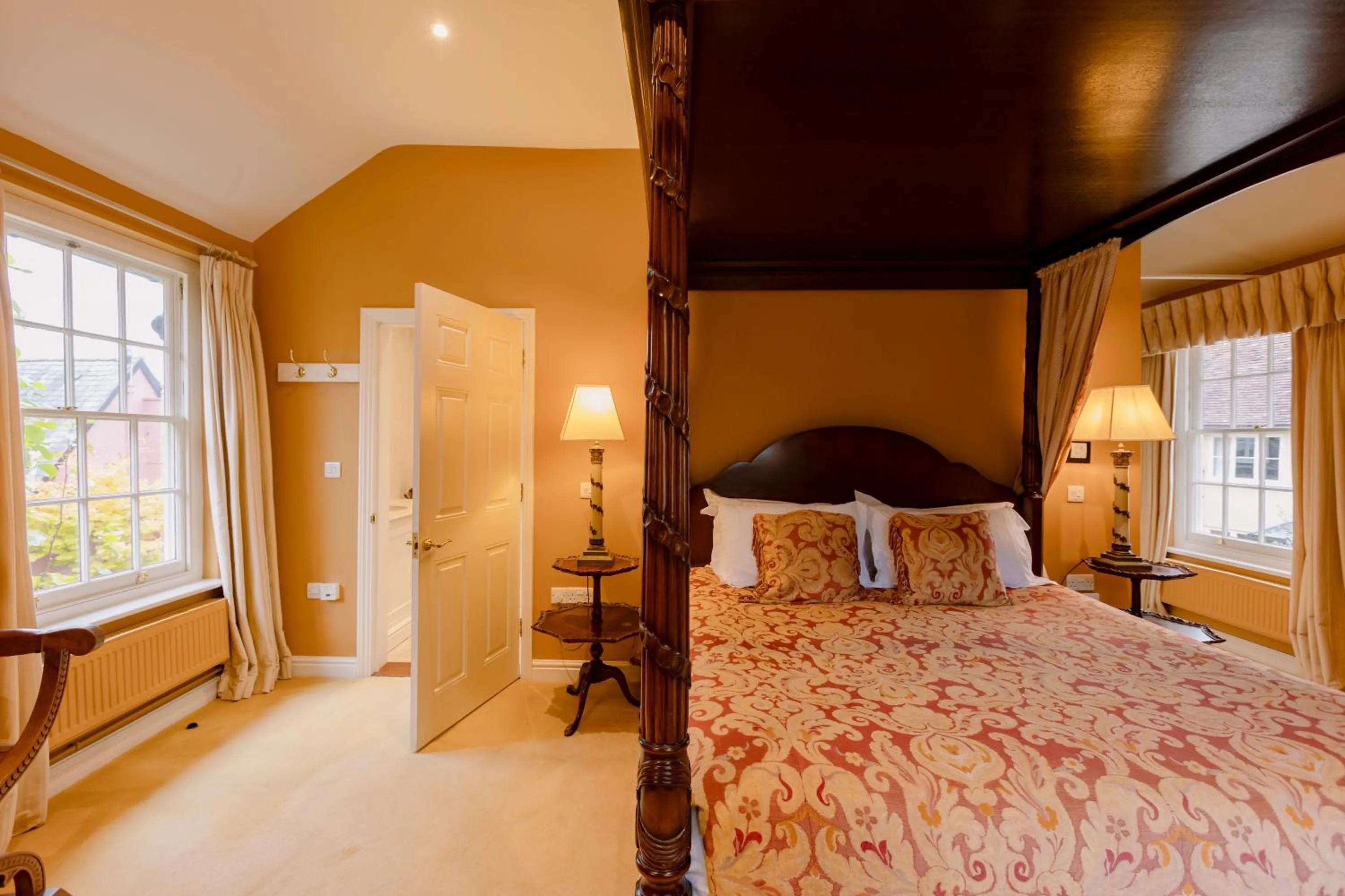 Bed in The Crown, Bildeston