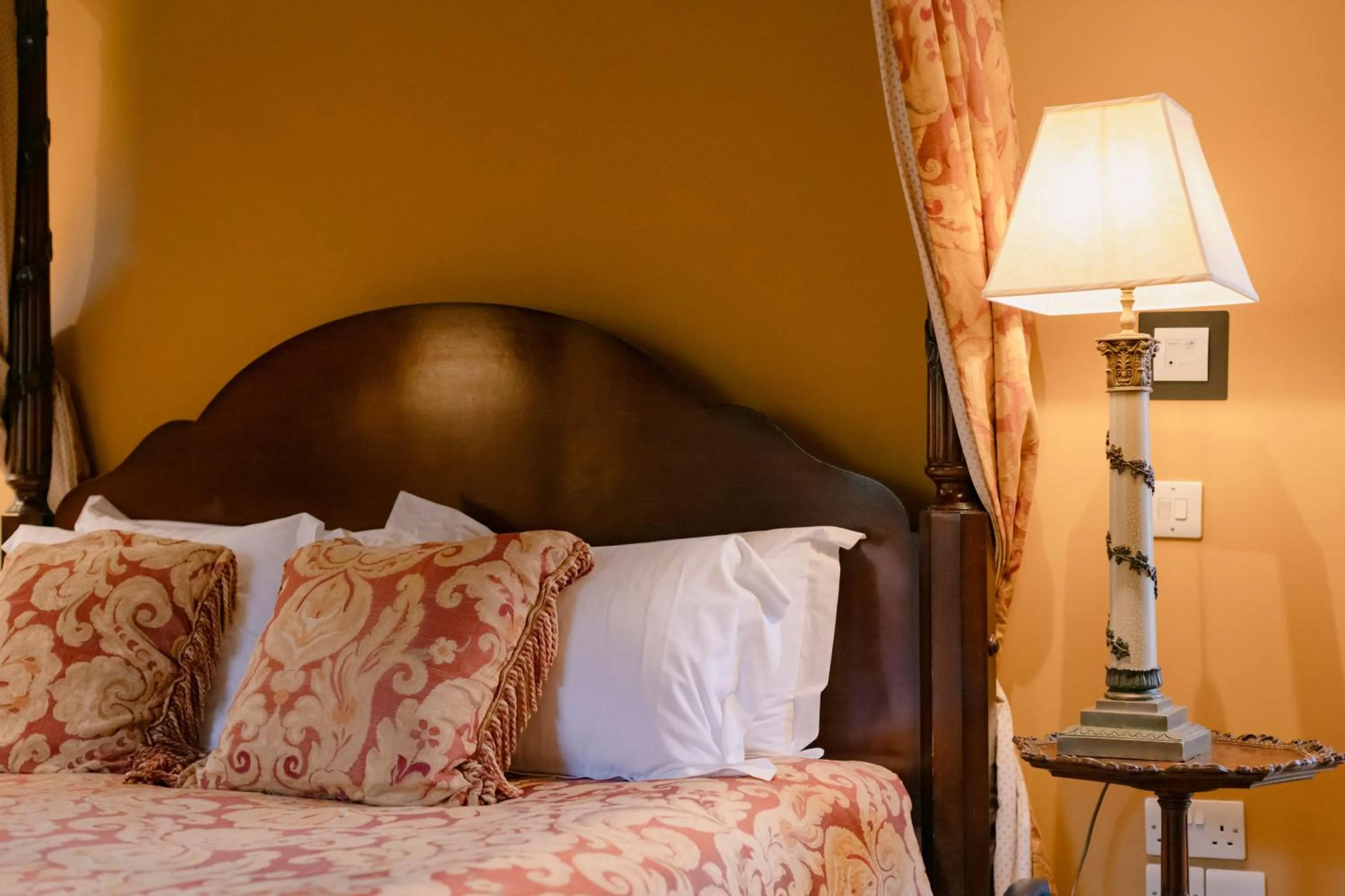 Bed in The Crown, Bildeston