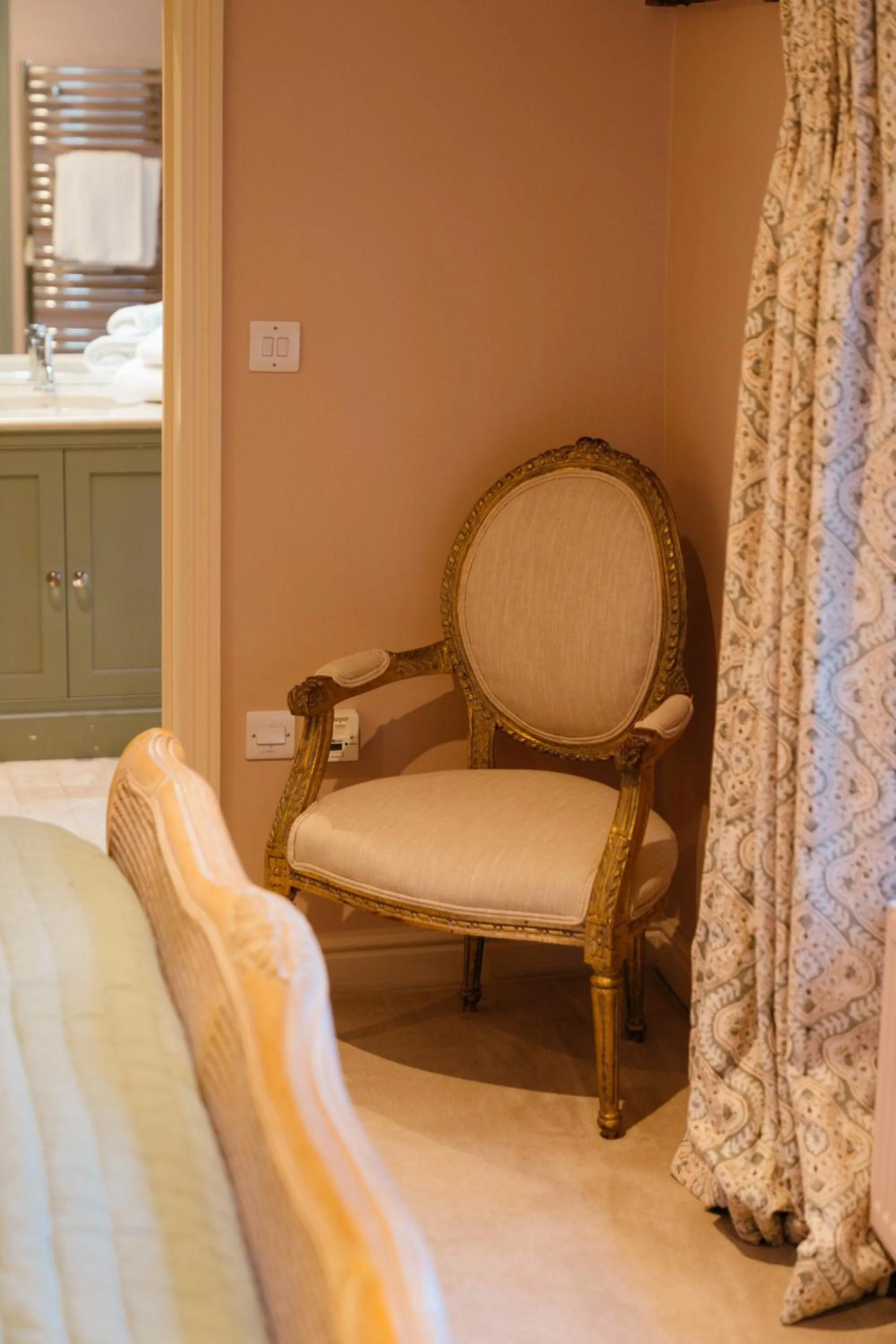 Bedroom in The Crown, Bildeston