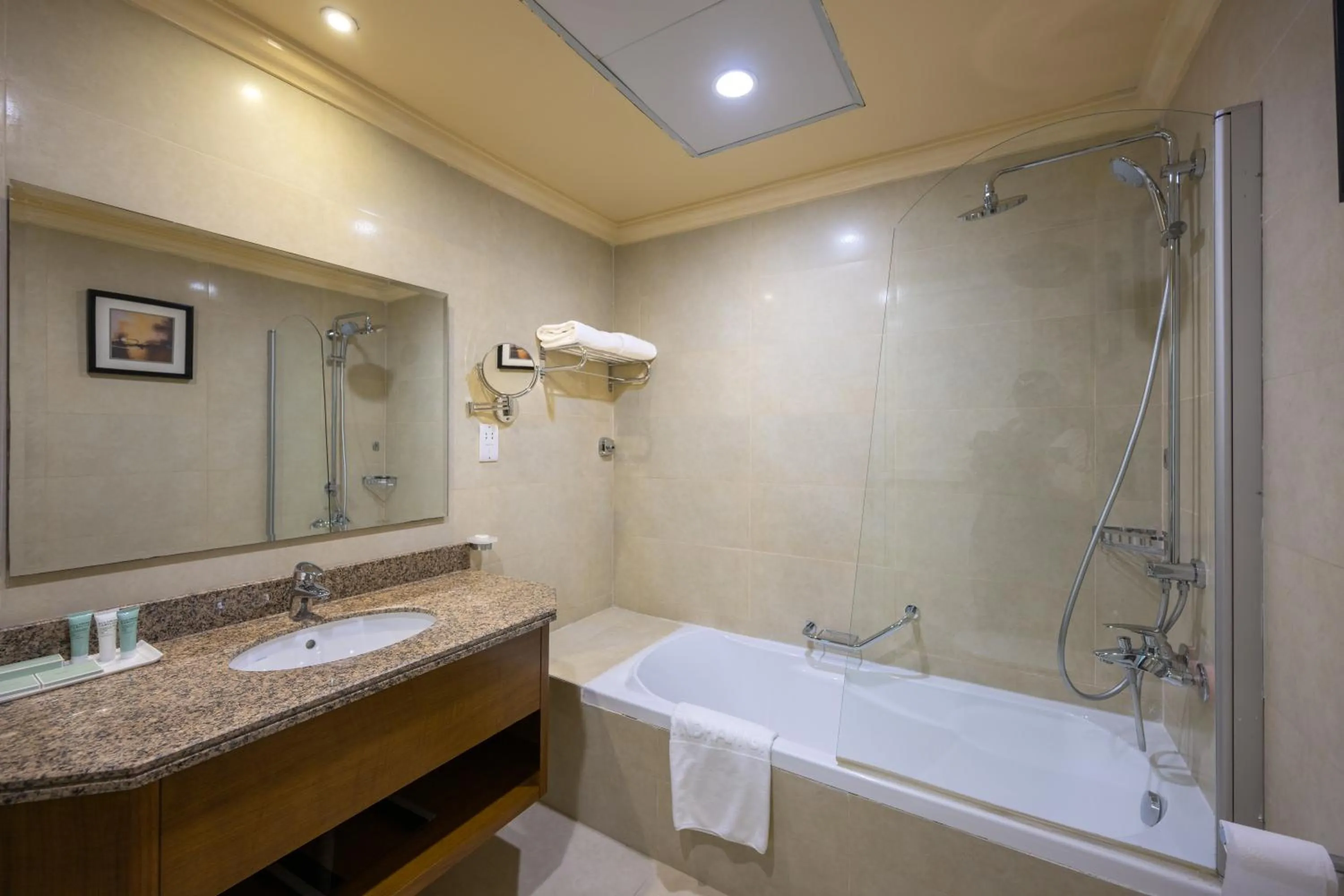 Shower in Wonder Palace Hotel Qatar