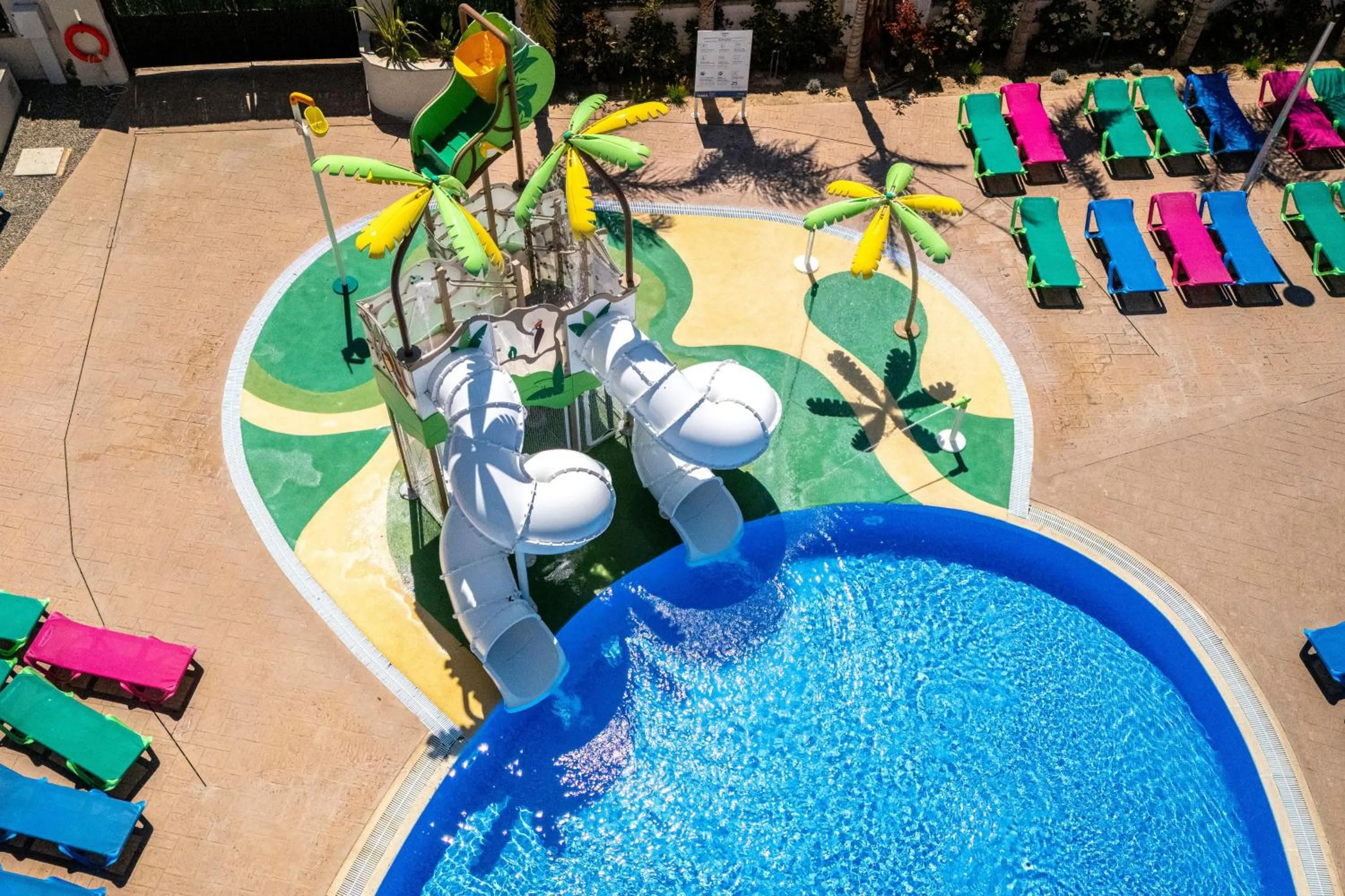 Swimming pool in Medplaya Hotel Calypso