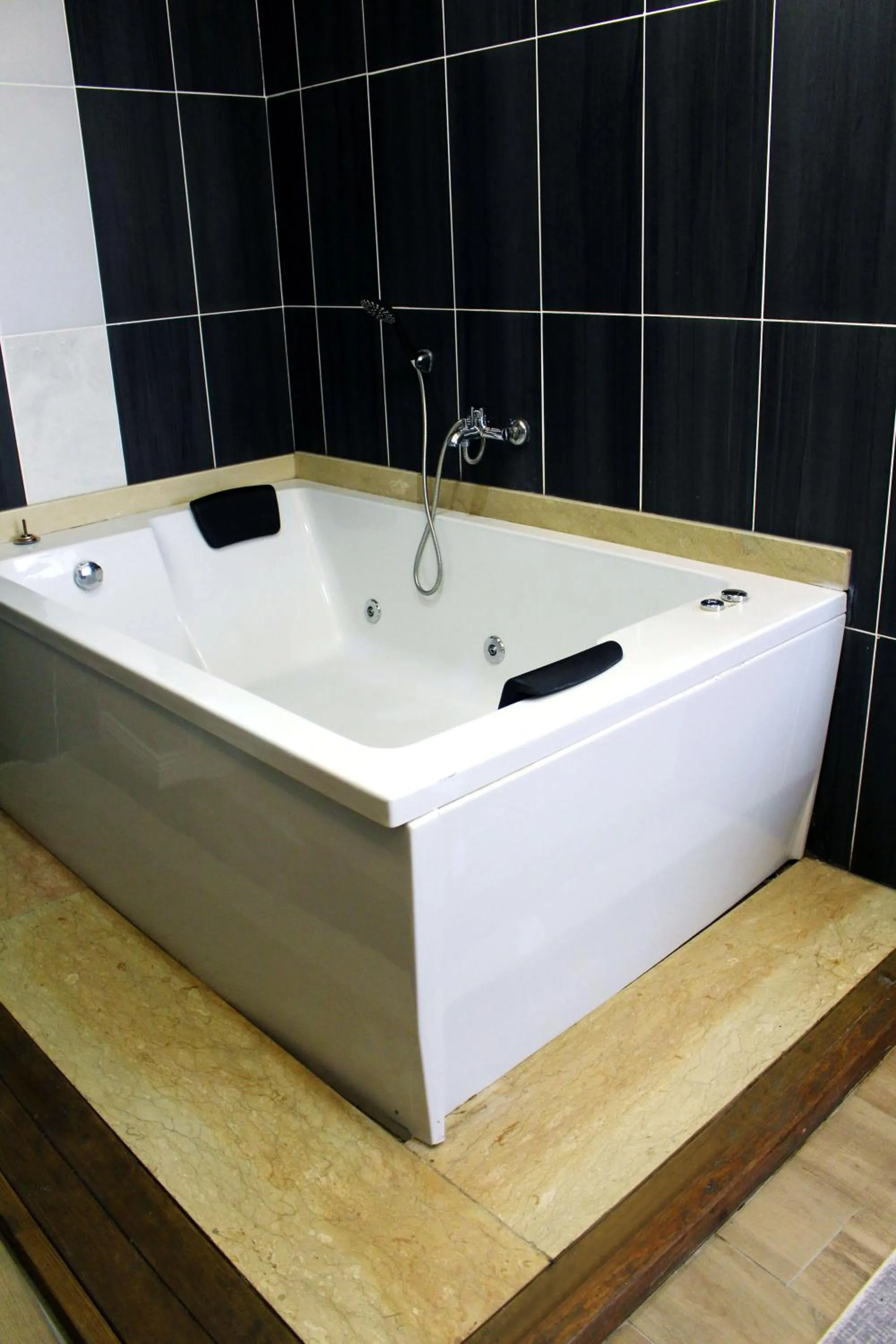 Hot Tub in biglife hotel