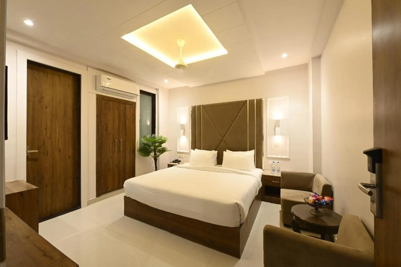 Bed in Hotel Avalon Palms Agra