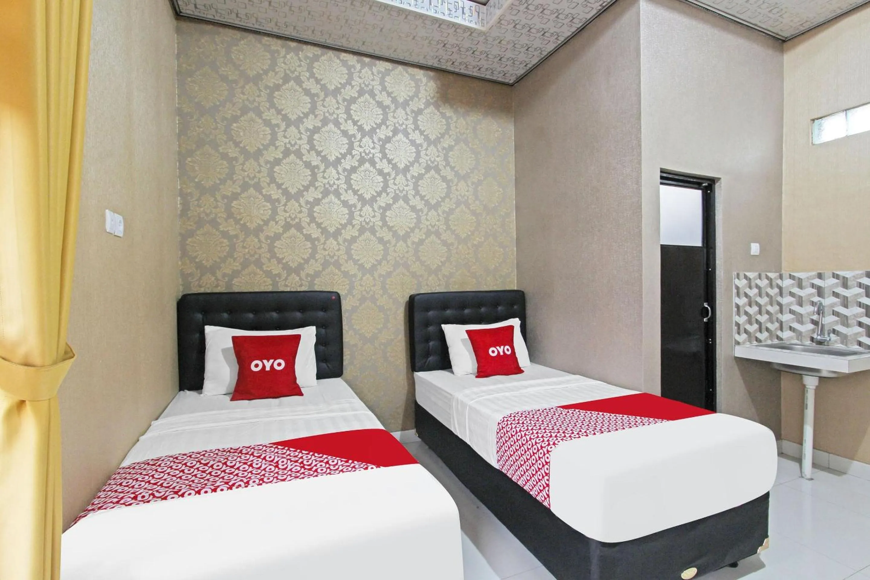 Bedroom in OYO 91842 Tahesa Guesthouse Syariah