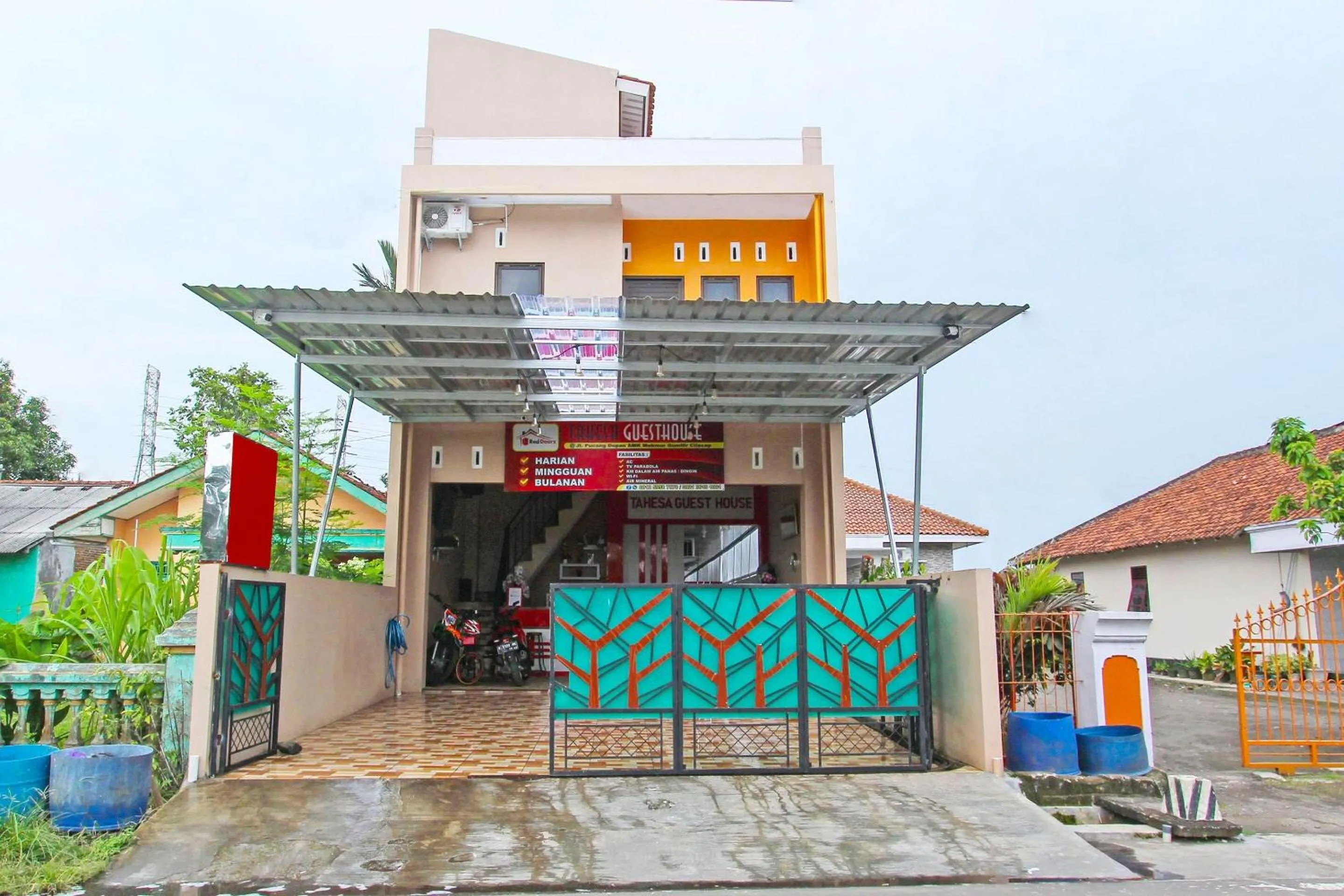 Facade/entrance in OYO 91842 Tahesa Guesthouse Syariah