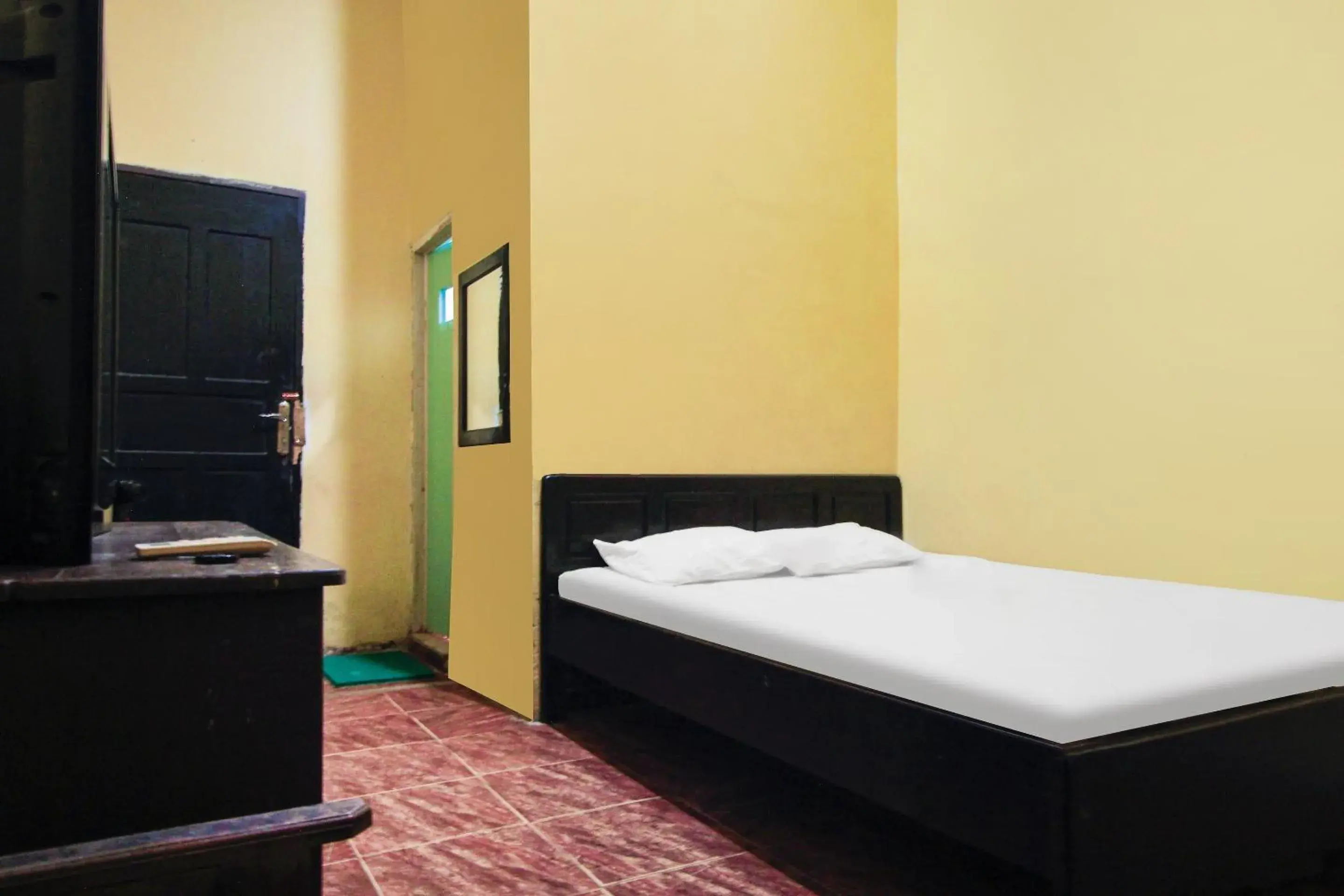 Standard Double Room in OYO 91855 Big Hotel Kendari Standard Double Room in OYO 91855 Big Hotel Kendari